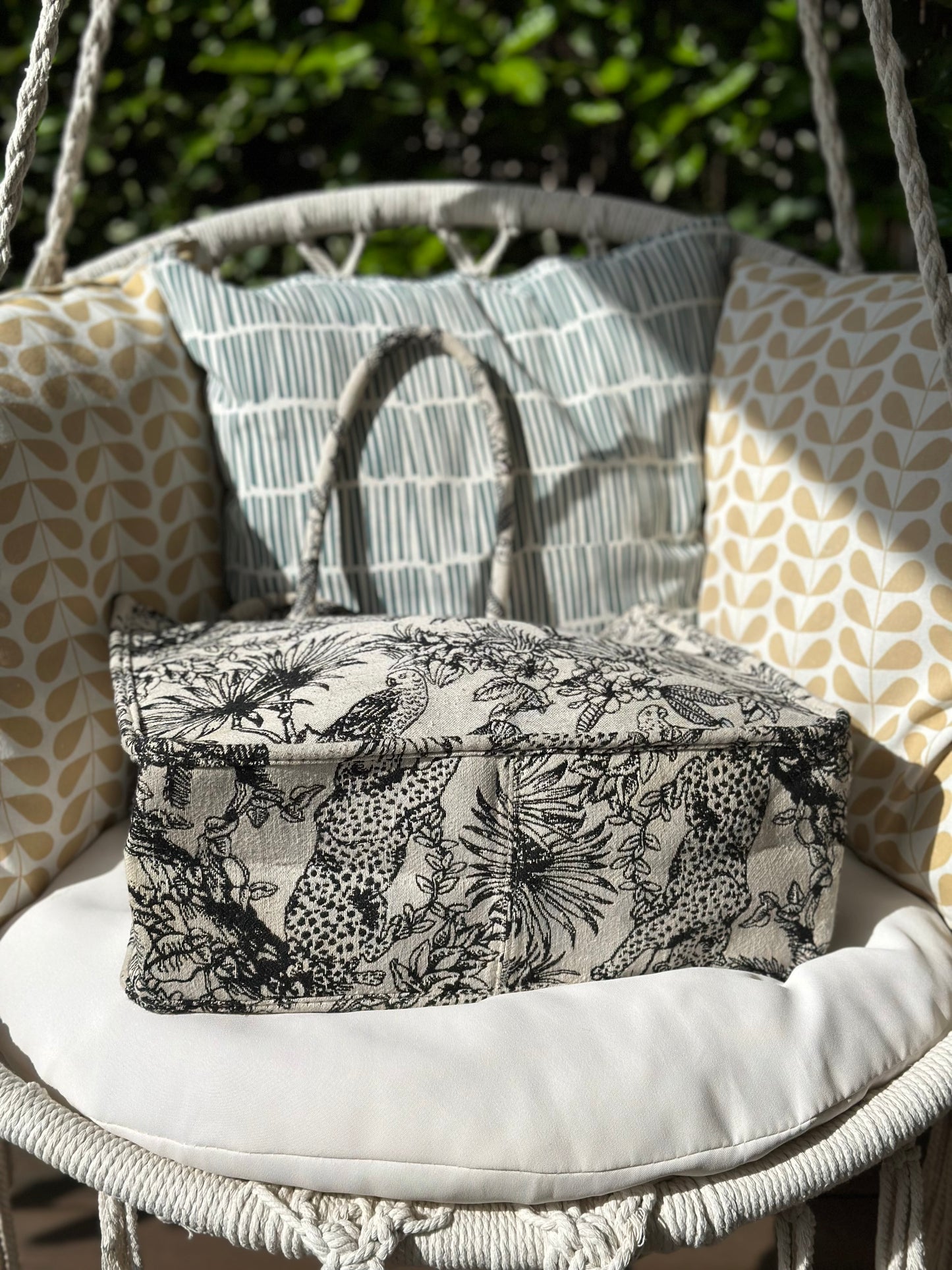 Sac cabas noir en jacquard motif jungle