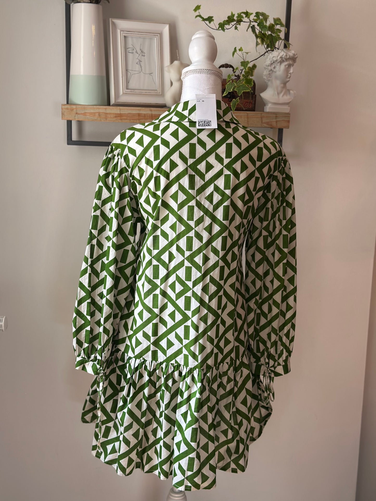 Robe courte trapèze H&M à imprimé graphique neuve T.34 oversize