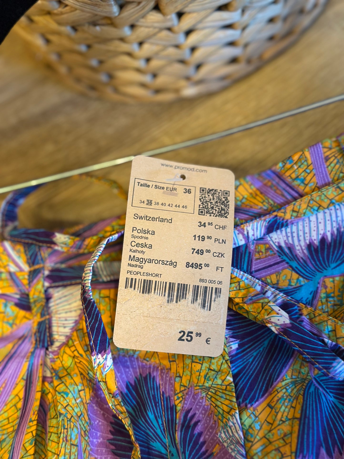 Short imprimé orangé lilas T.36 Neuf