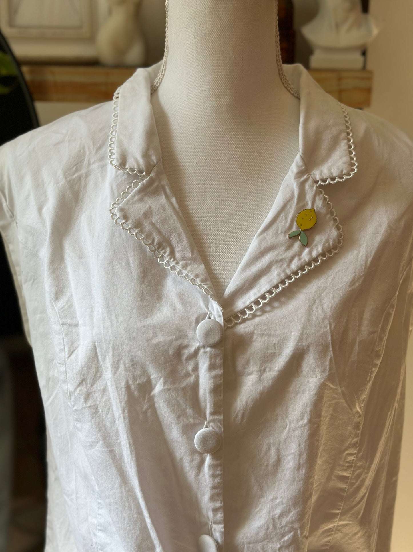 Chemise blanche brodée col citron T.38
