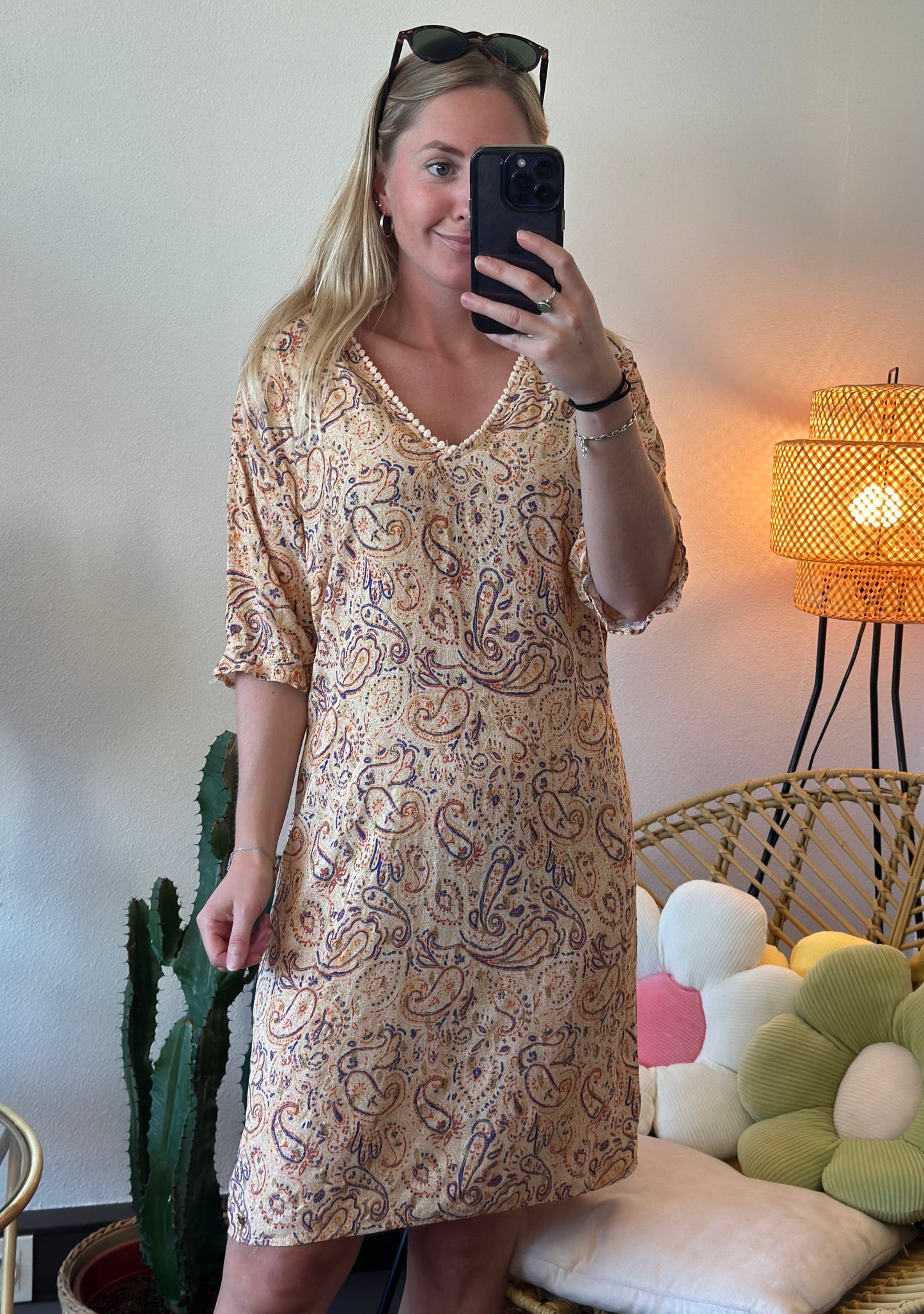 Belle robe midi à motifs fleuris cachemire T.40