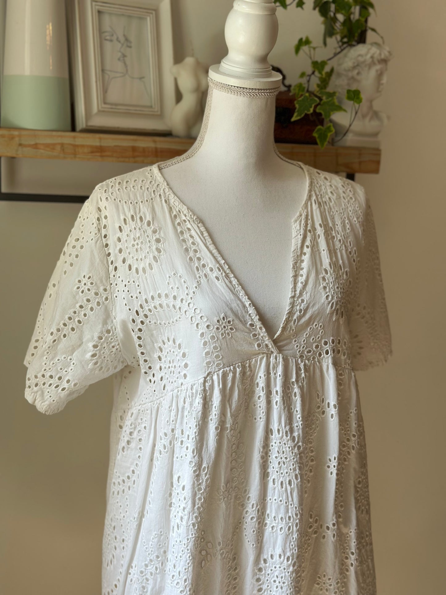 Robe brodée blanche en coton T.U