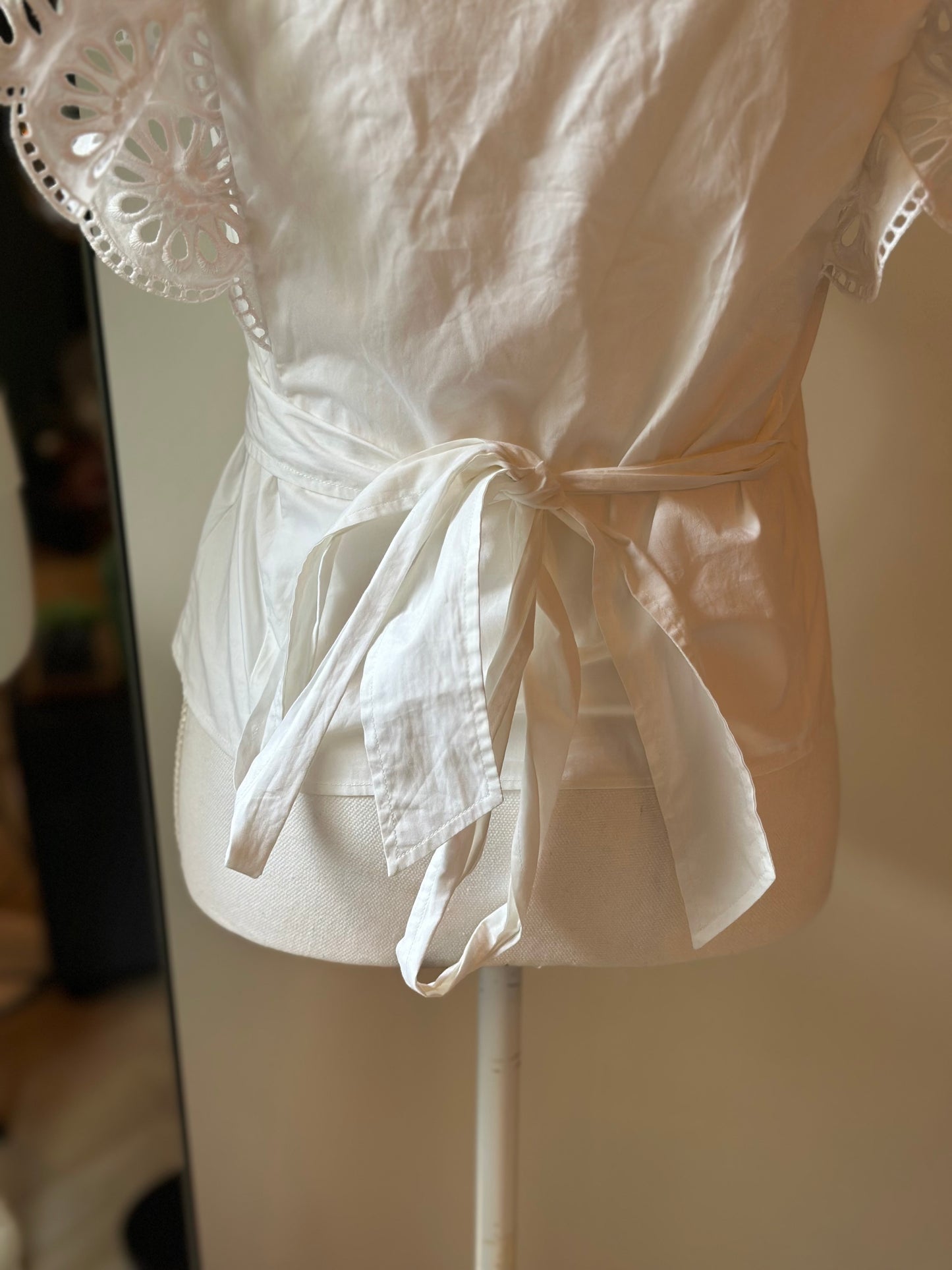 Blouse en coton broderie, anglaise T.36