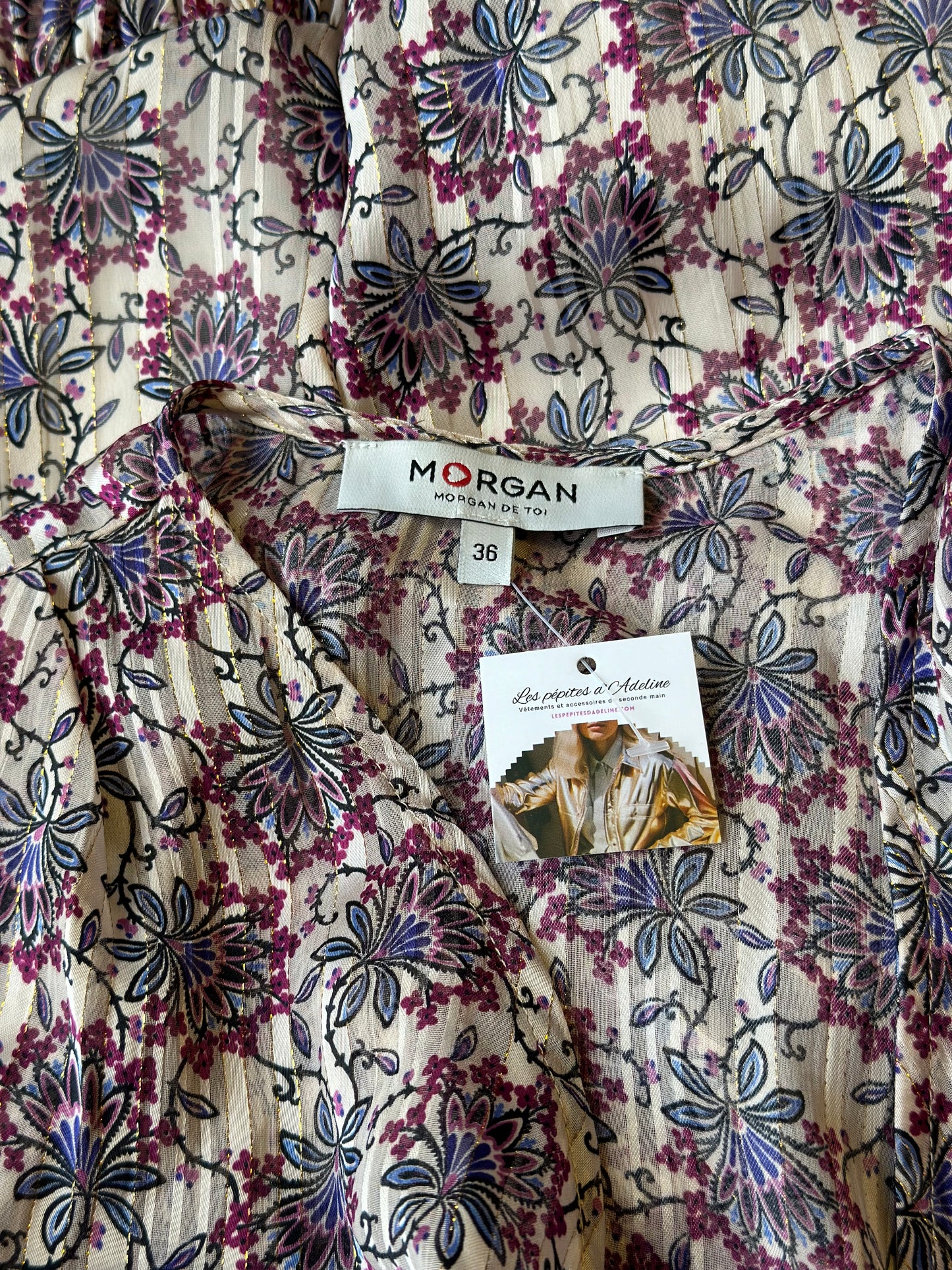 Belle robe coupe portefeuille à motifs fleuris T.36
