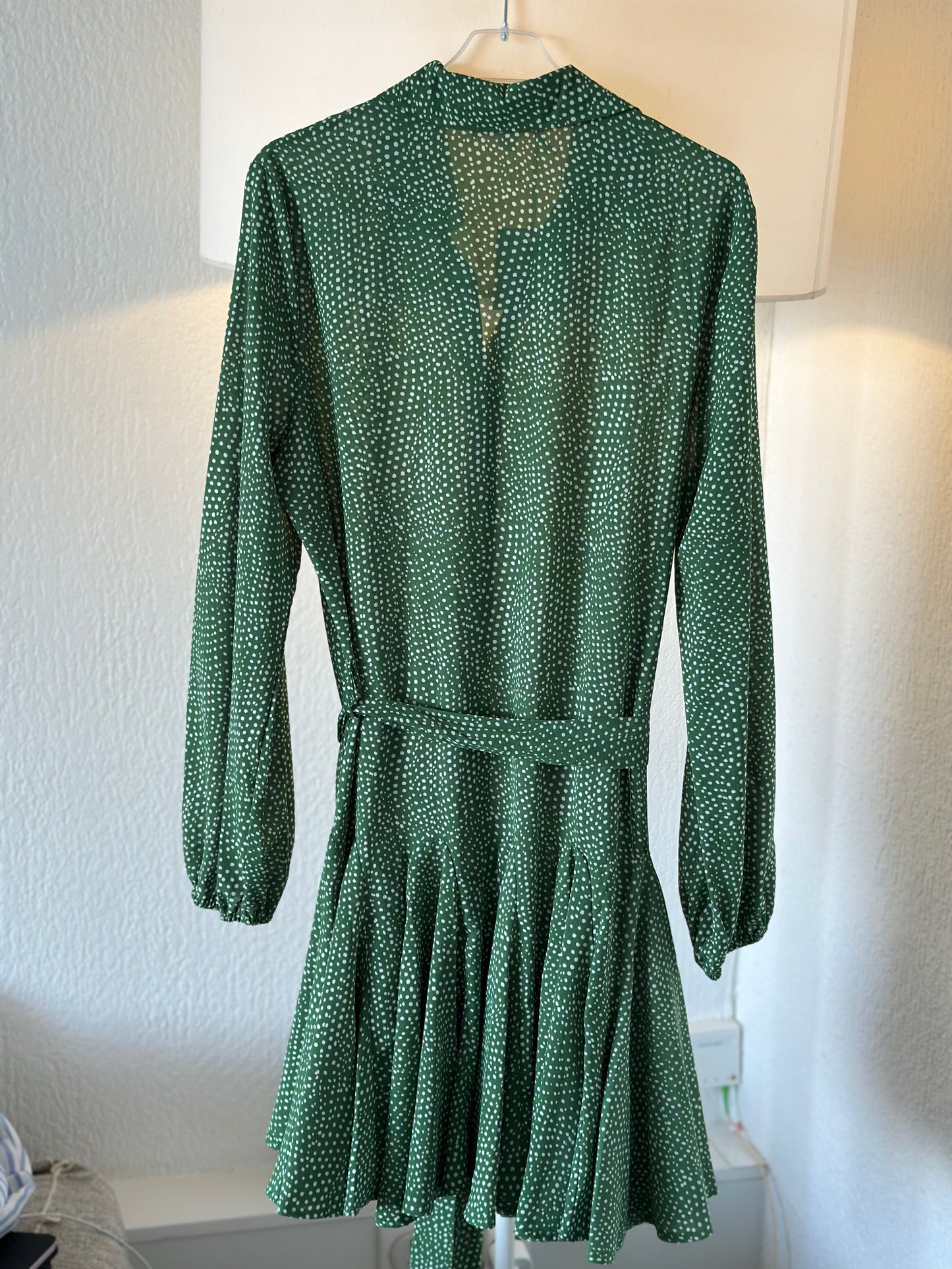 Robe fluide à volants verte à pois blancs T.38/40