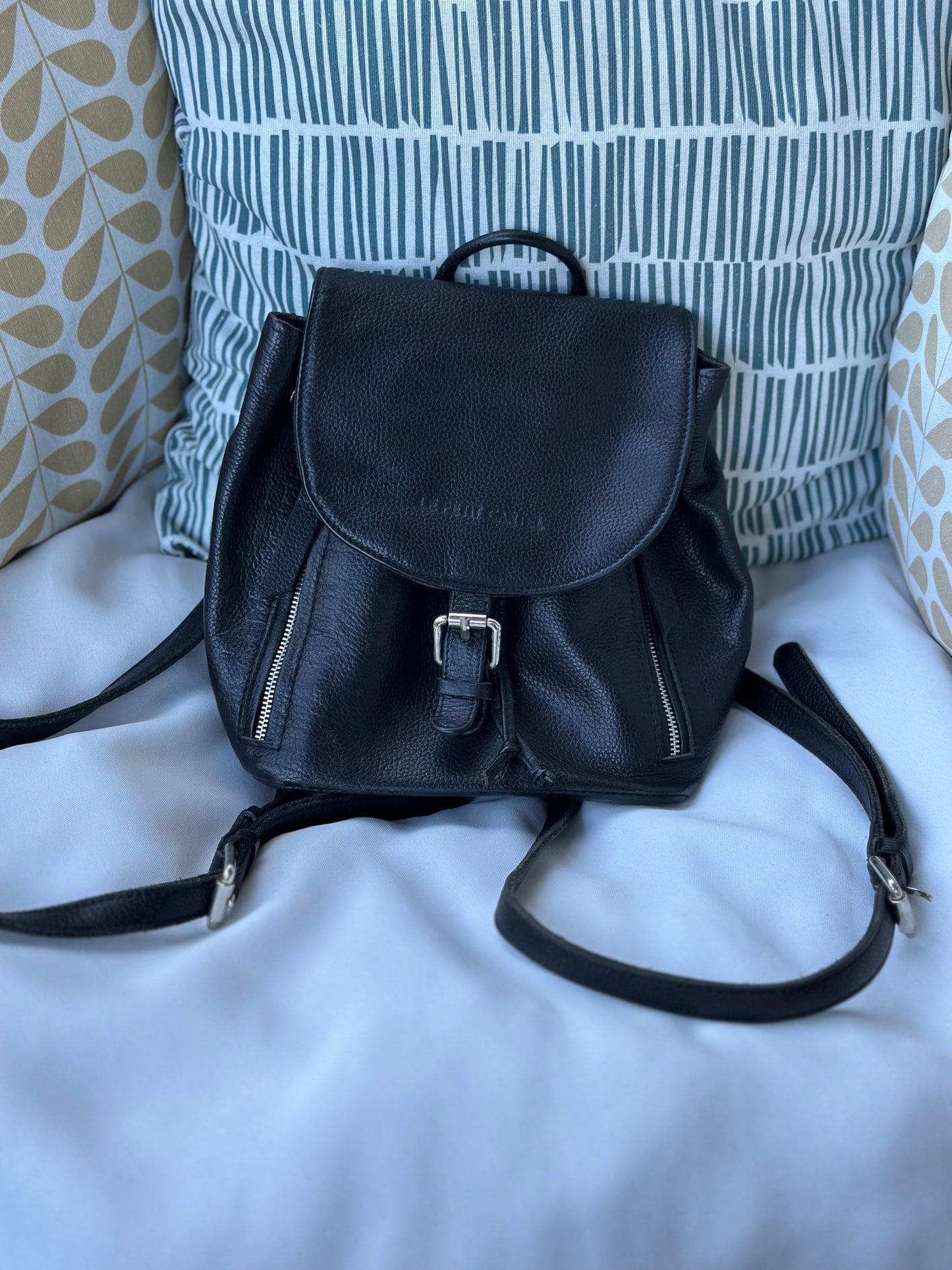 Sac à dos en cuir noir “Le Petit Cartel”