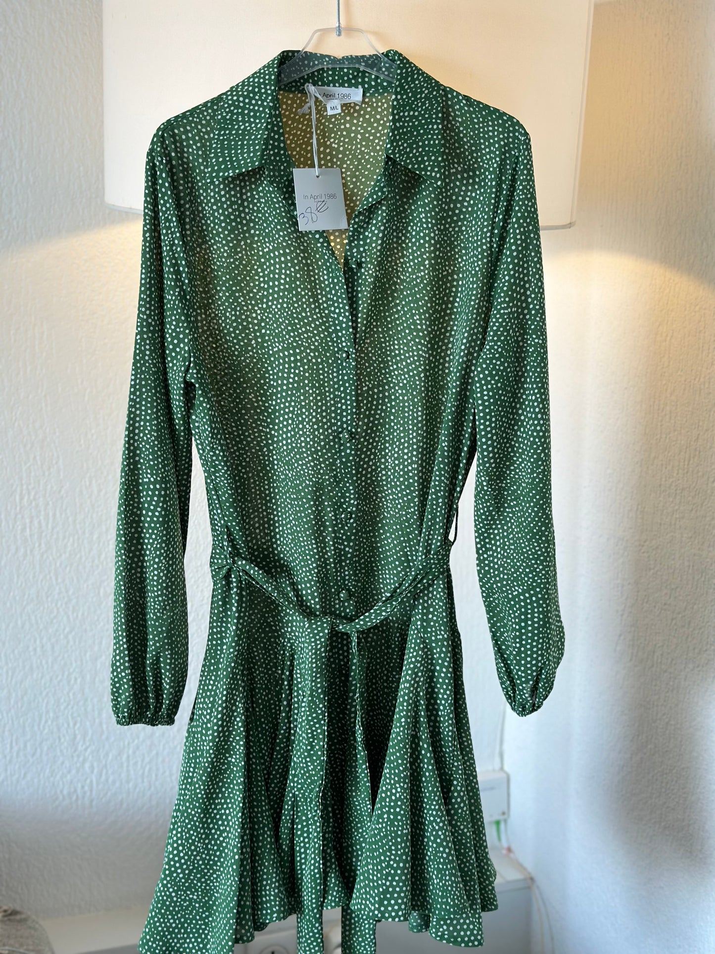 Robe fluide à volants verte à pois blancs T.38/40