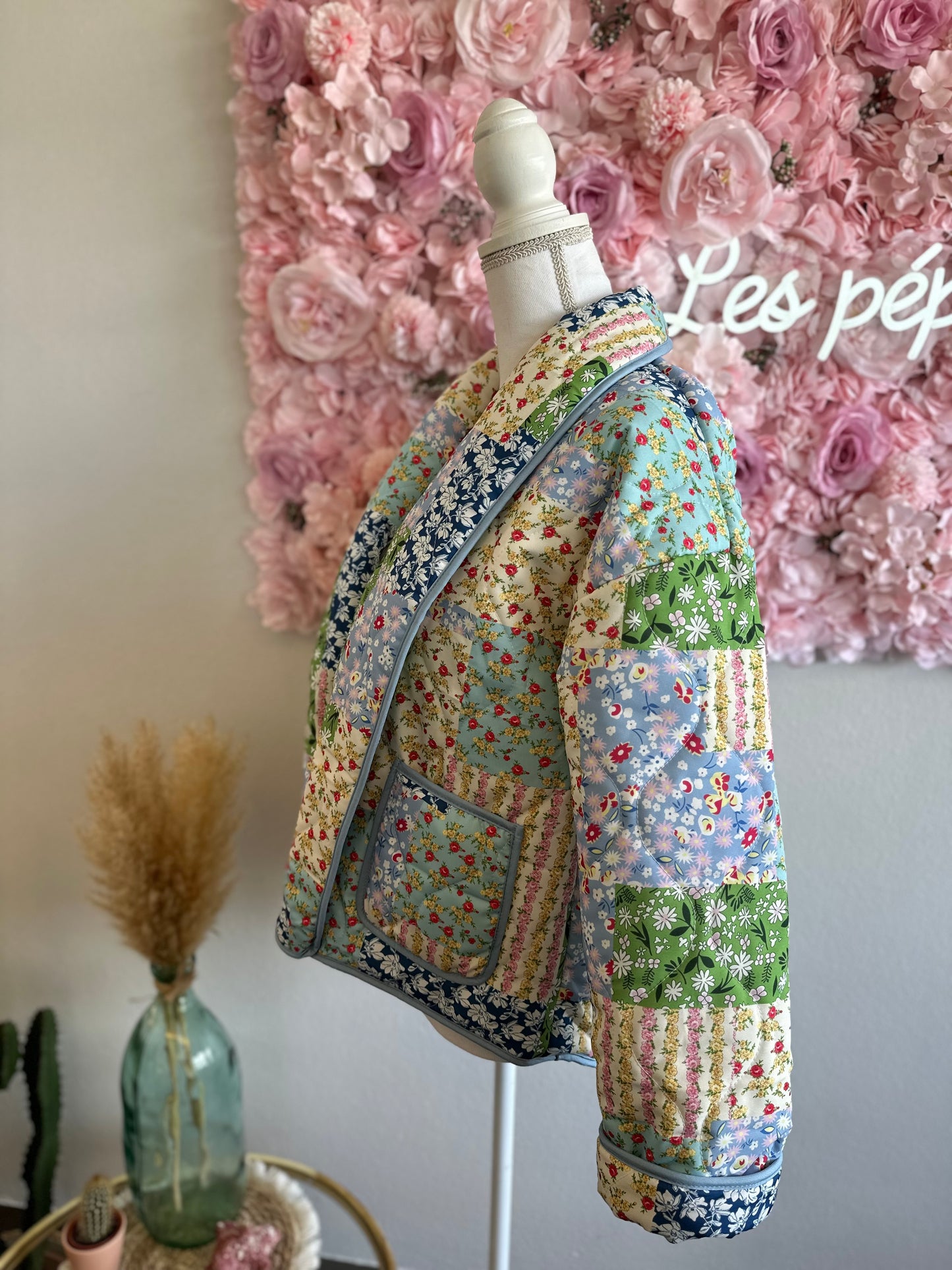 Belle veste imprimée motifs patchwork fleuris colorée T.36