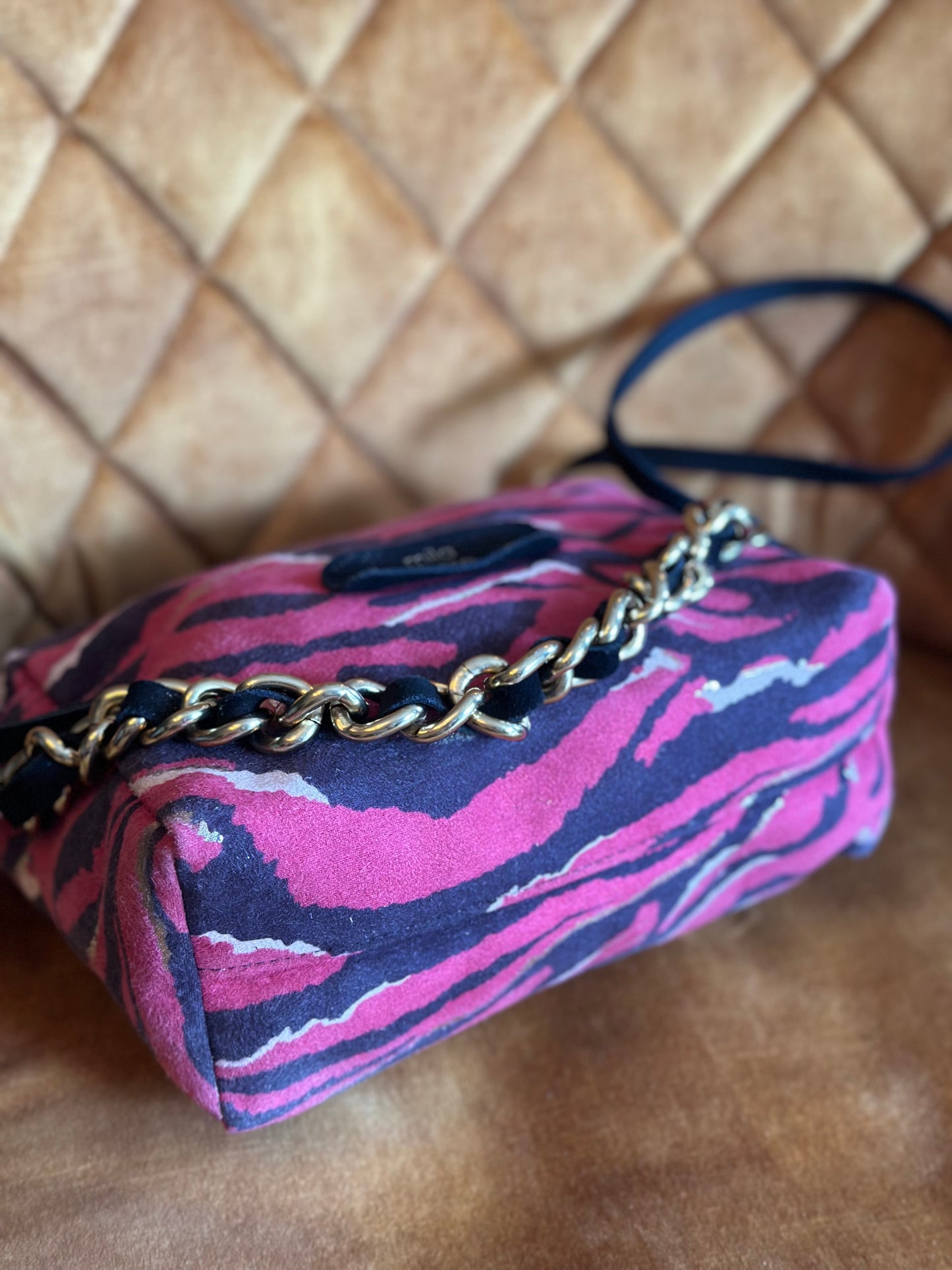 Sac en cuir rose et bleu zèbre modèle “Mama” avec double bandoulière
