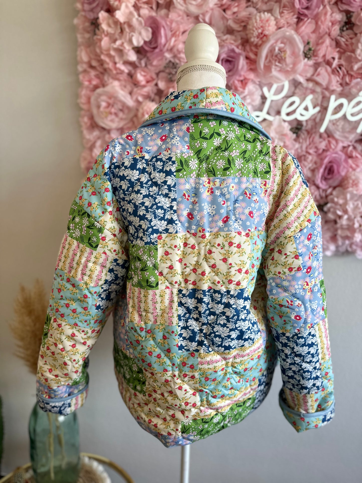 Belle veste imprimée motifs patchwork fleuris colorée T.36