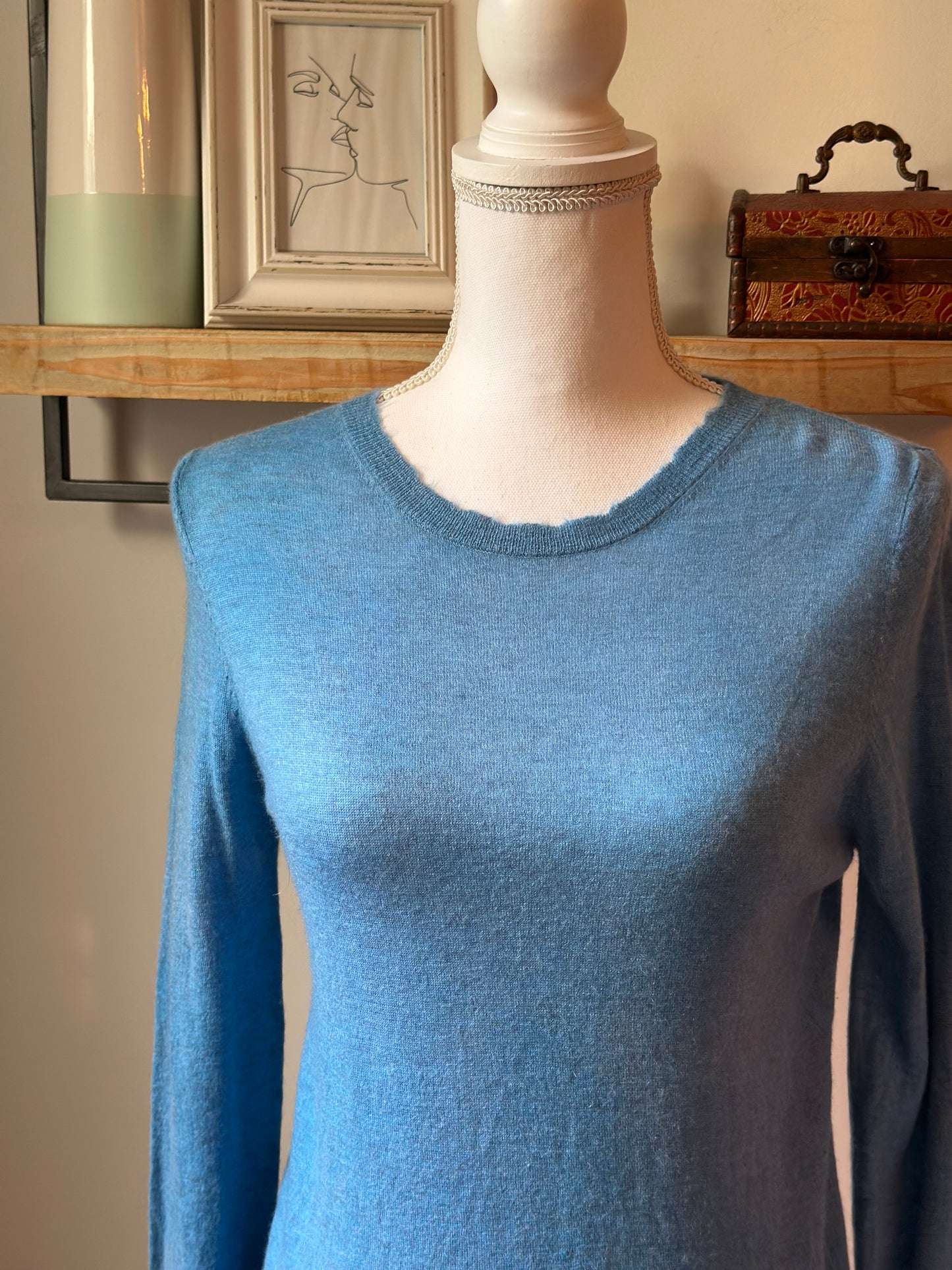 Pull col rond en cachemire bleu modèle miss cp T.36