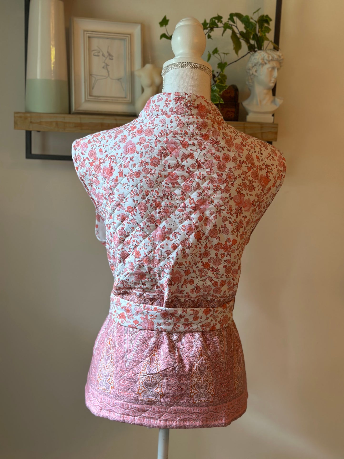 Veste matelassée sans manches fleurie T.36/38
