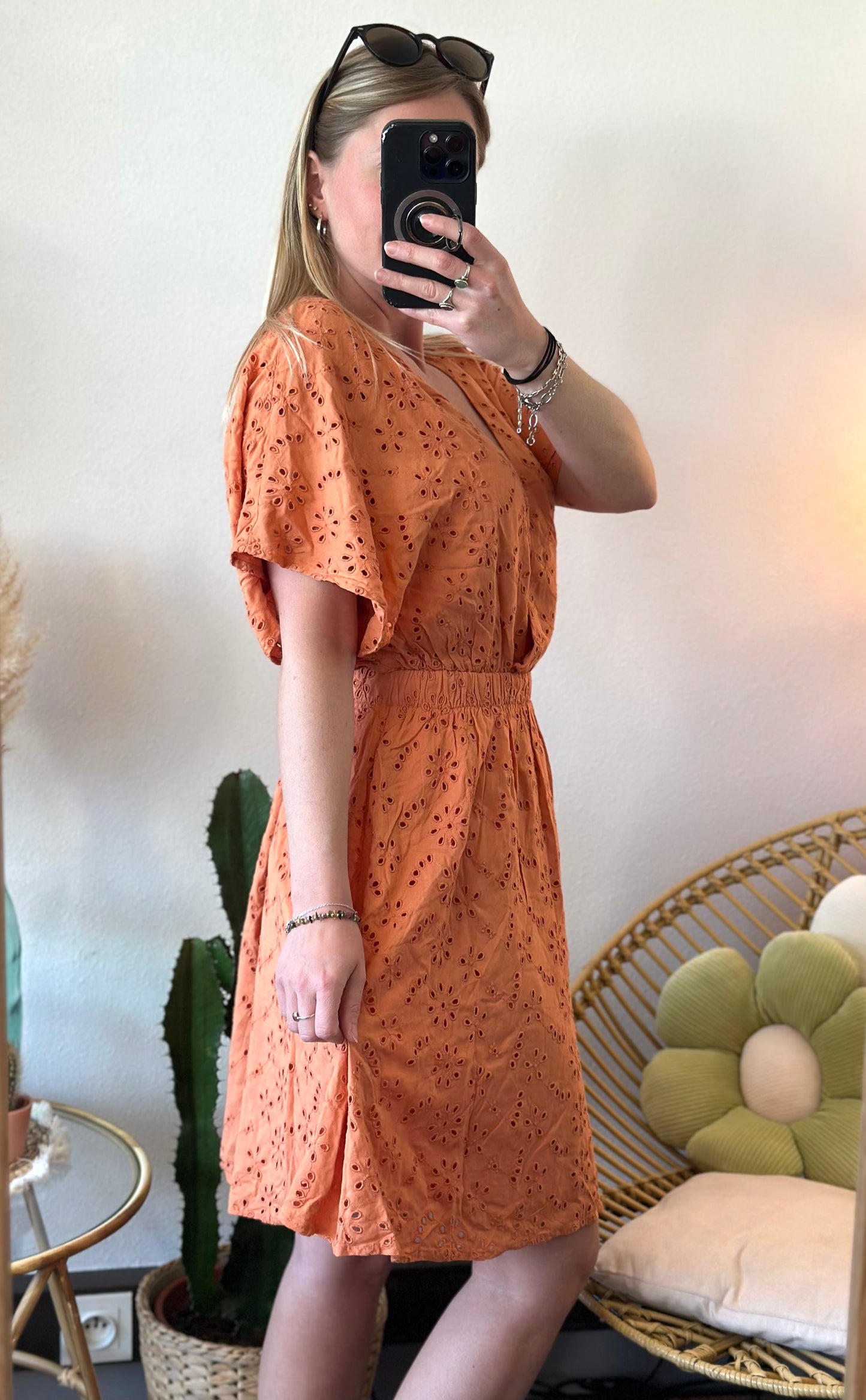 Robe orange en broderie anglaise T.36