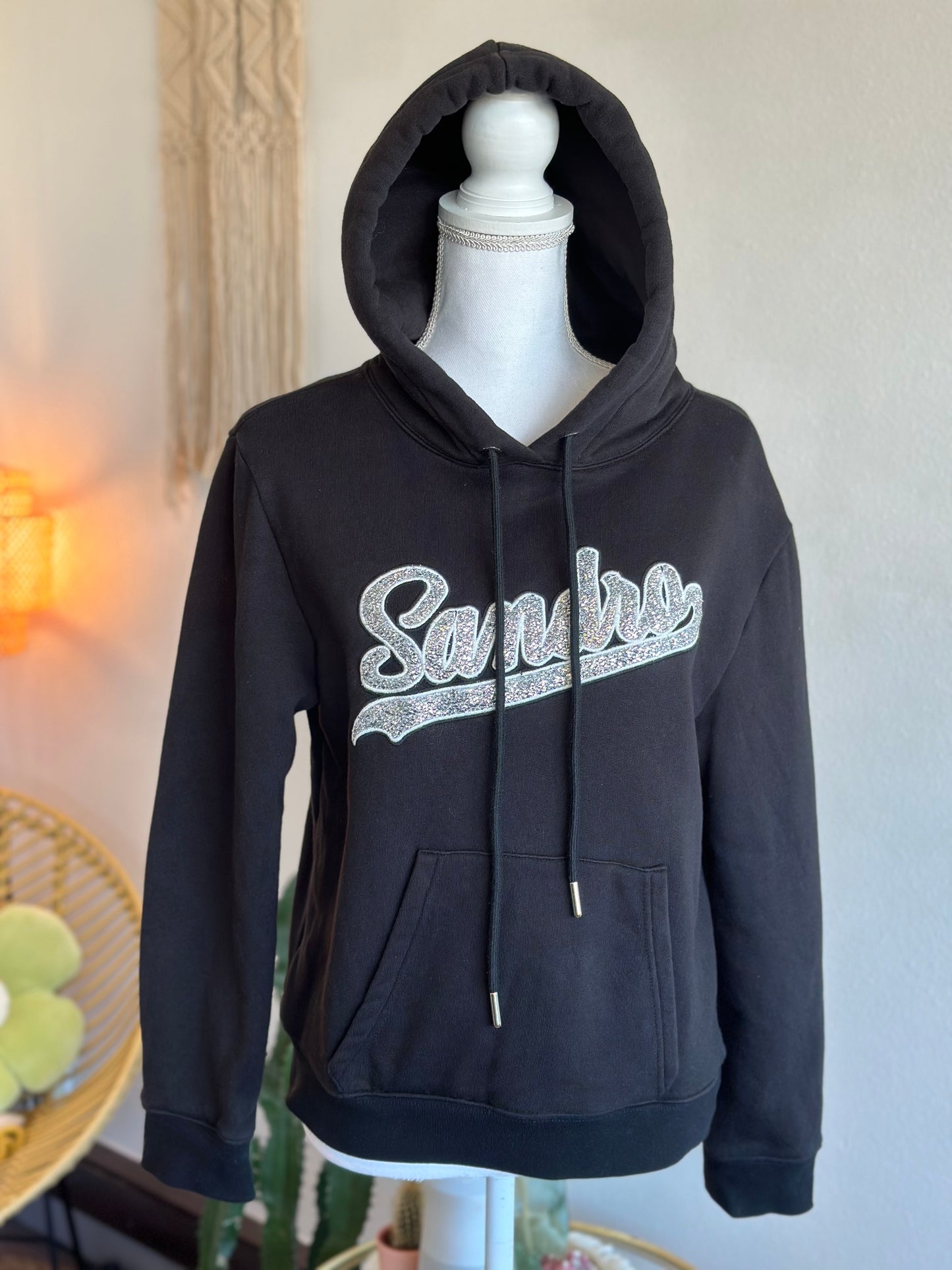 Sweat noir à capuche avec patch Sandro argenté, T.36