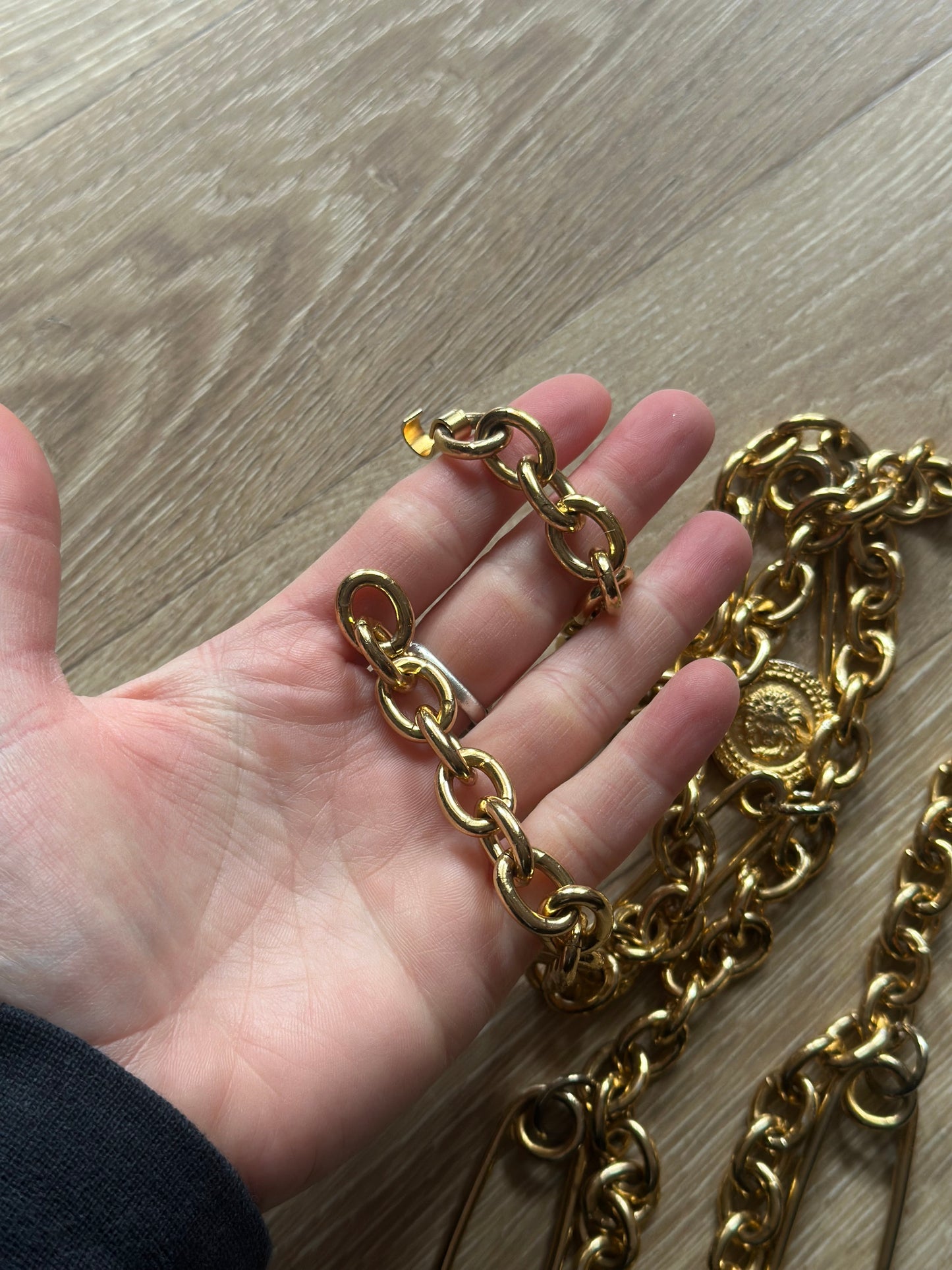 Ceinture chaîne dorée vintage épingles nourrice style 90s – 98 cm