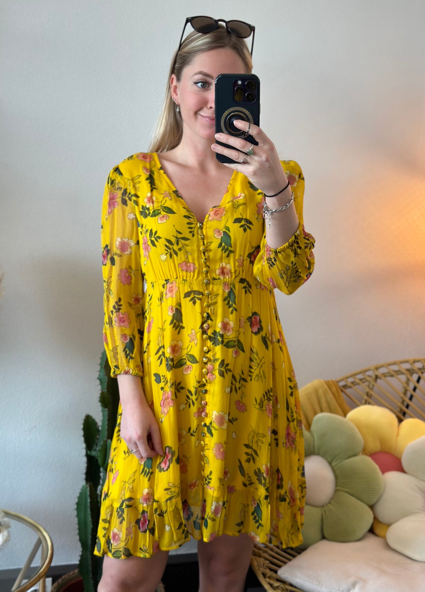 Belle robe jaune à fleurs T.36 neuve