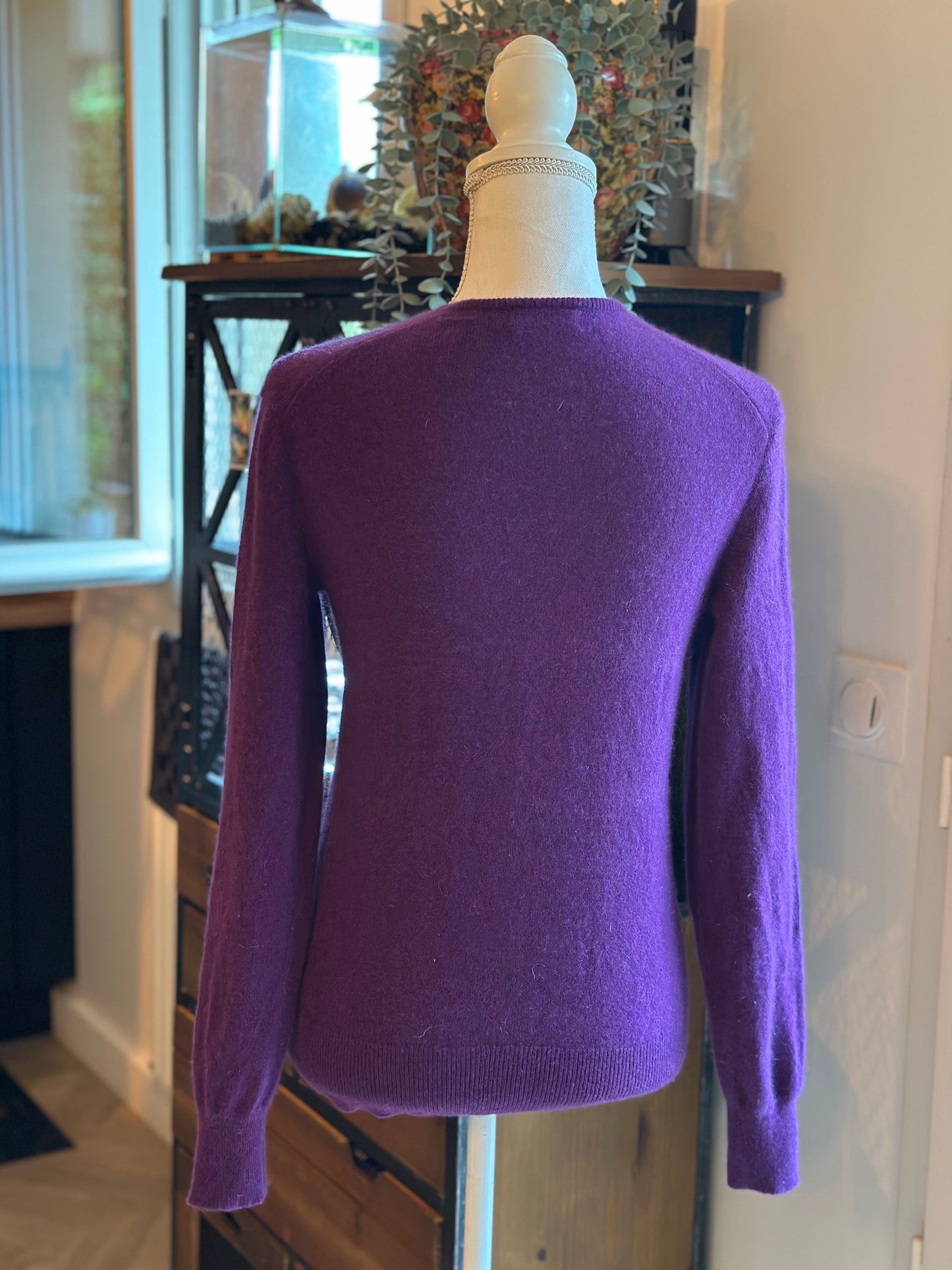 Pull en cachemire col V violet T.34