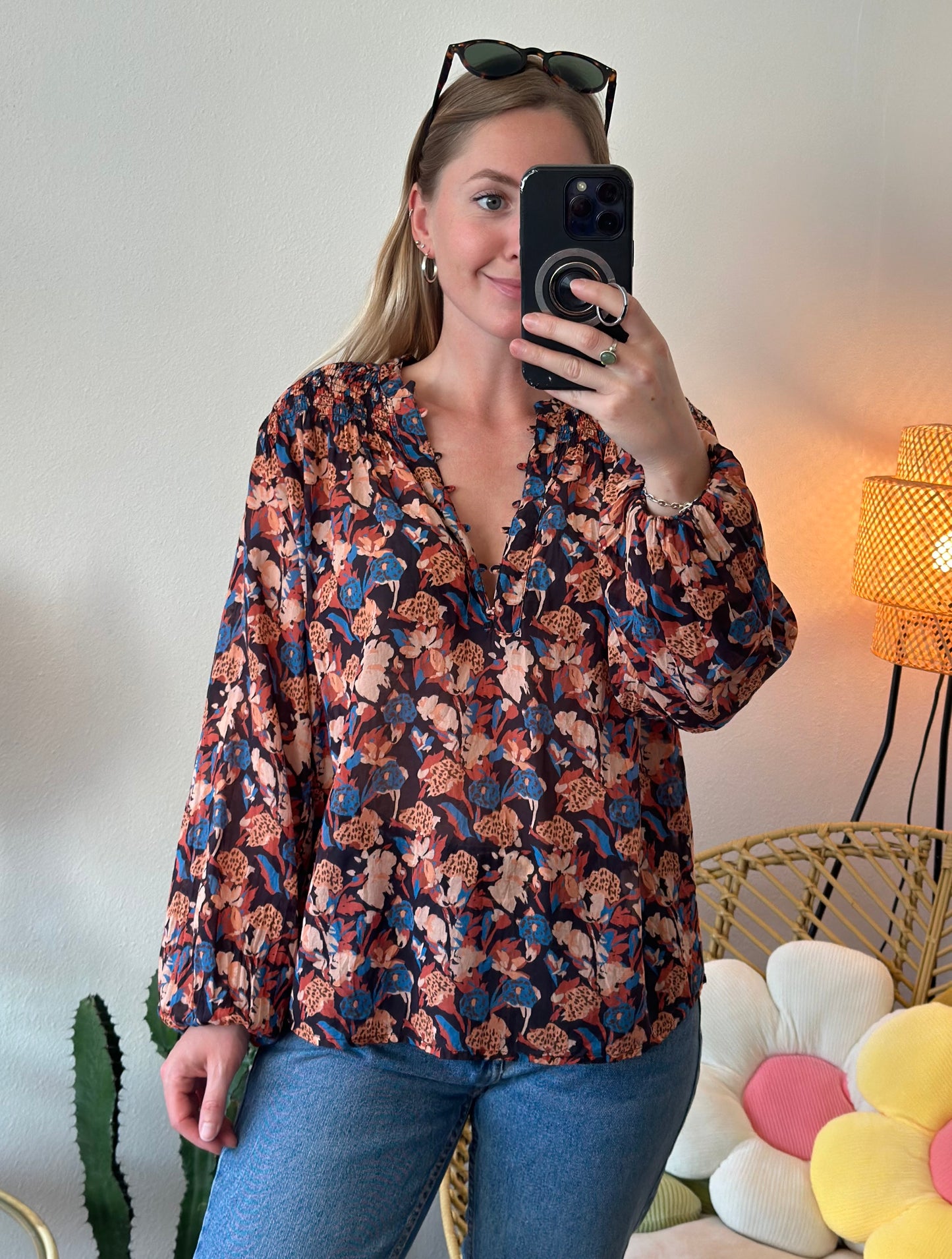 Belle blouse coupe ample motifs fleuris colorée T.40