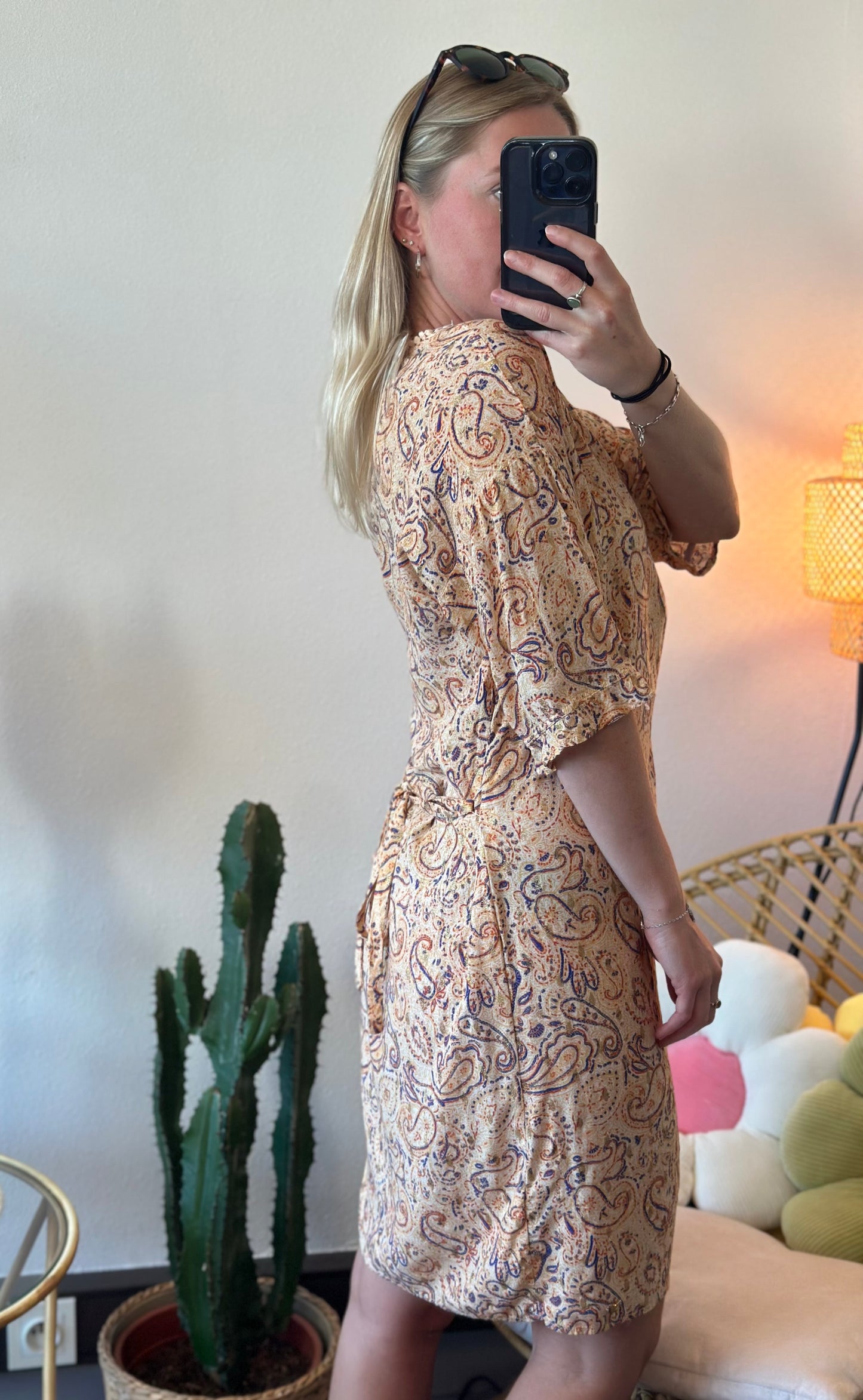 Belle robe midi à motifs fleuris cachemire T.40
