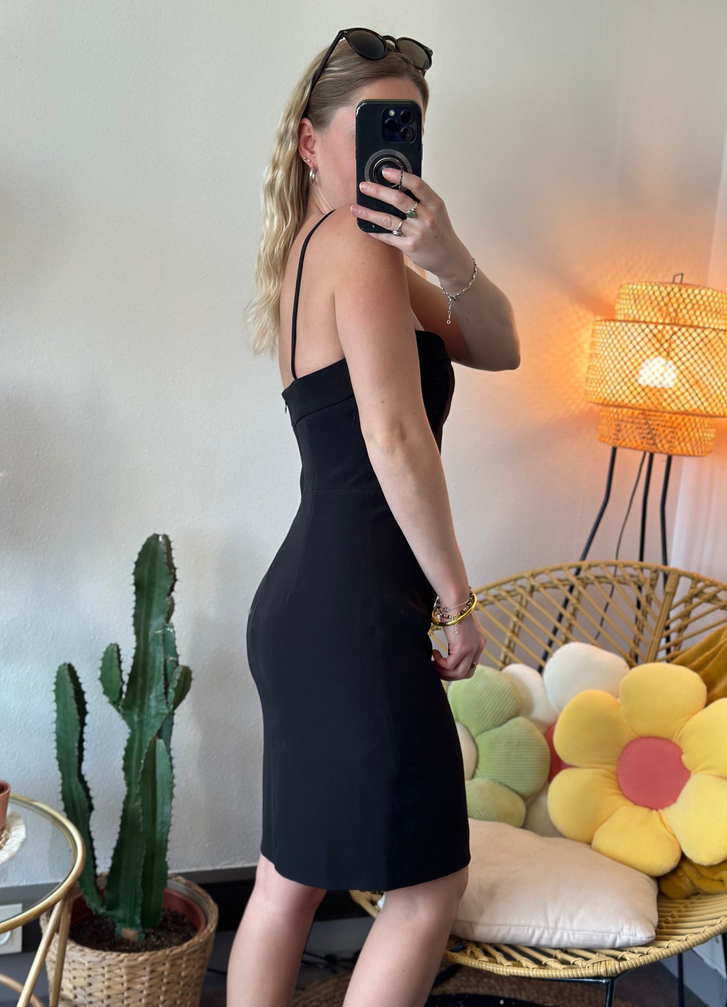 Robe noire élégante à fines bretelles T.36