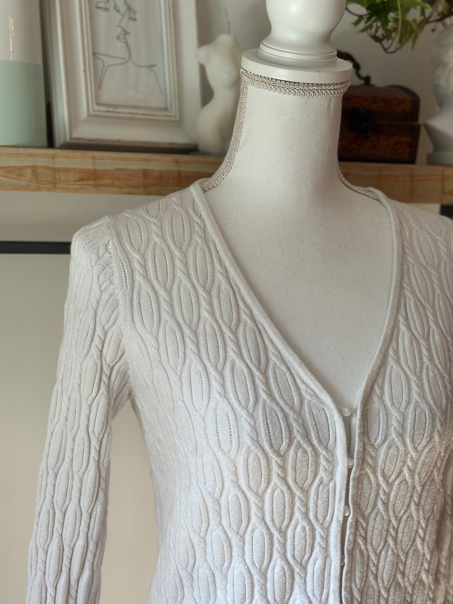 Pull blanc crème à boutons T.34
