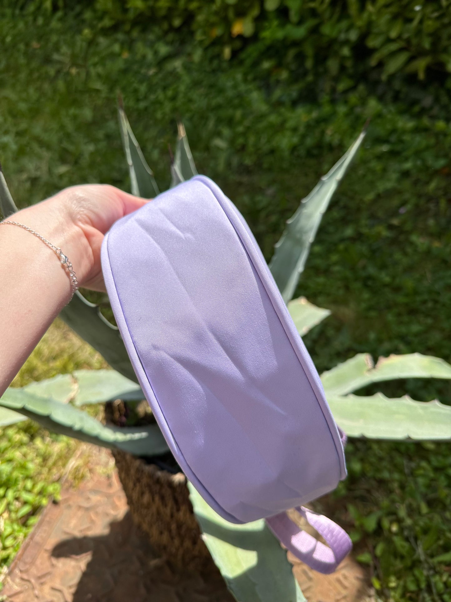 Sac bandoulière en forme de demi-lune lila