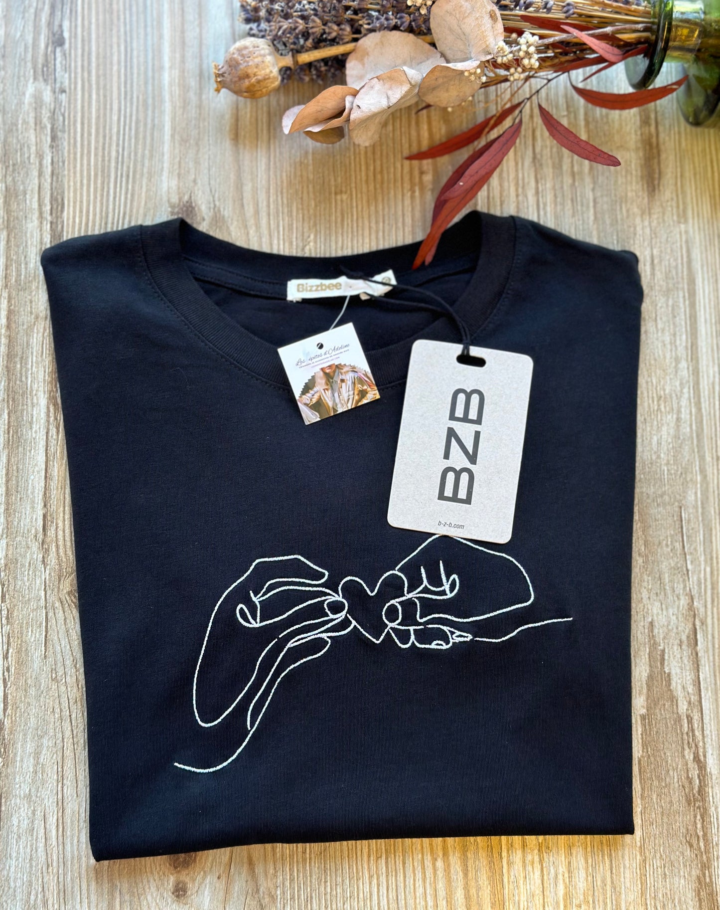 T-shirt noir avec broderie blanche, T.34 neuf