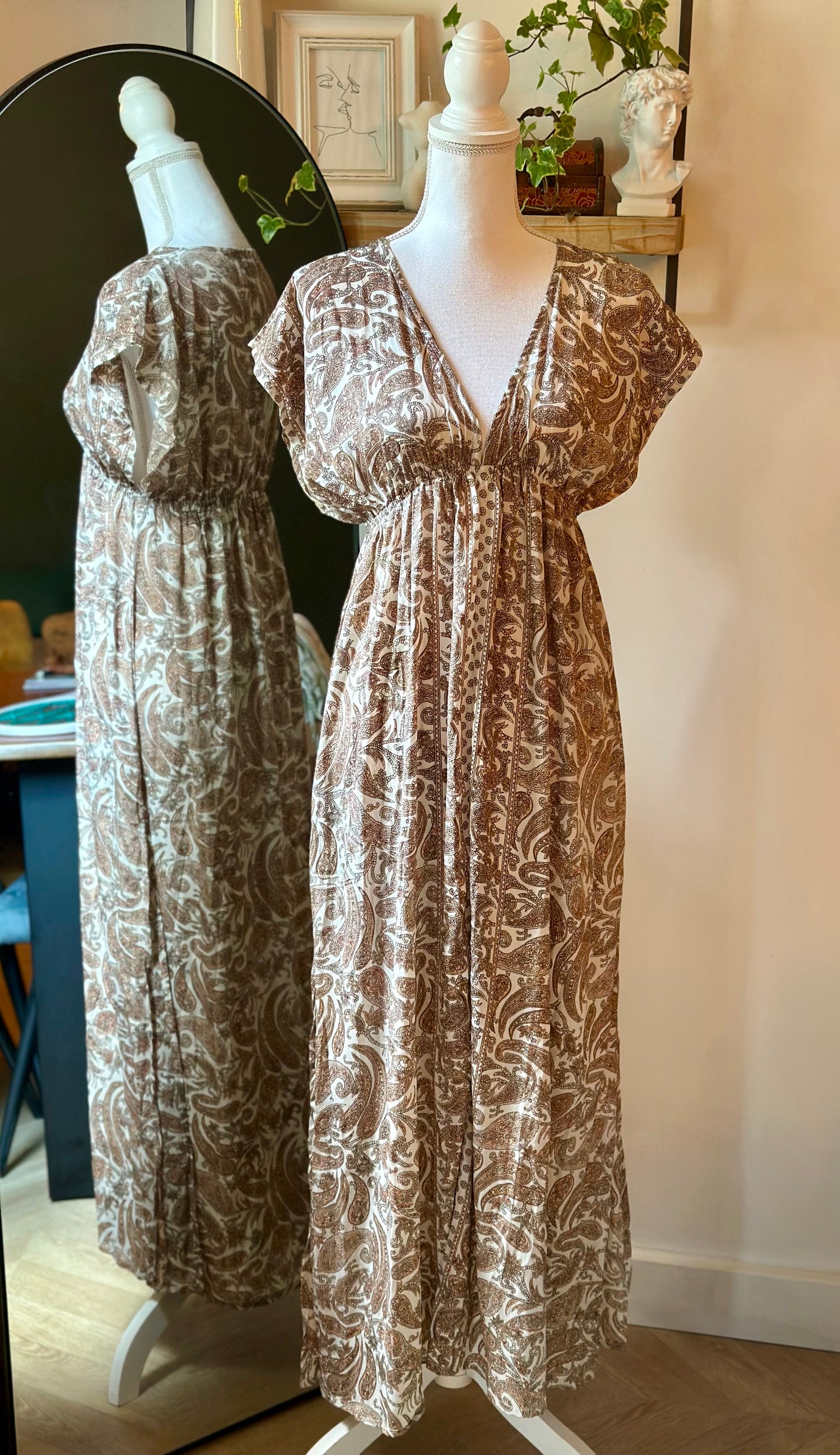 Belle robe longue motifs paisley fleuris taille U - Laraethnics