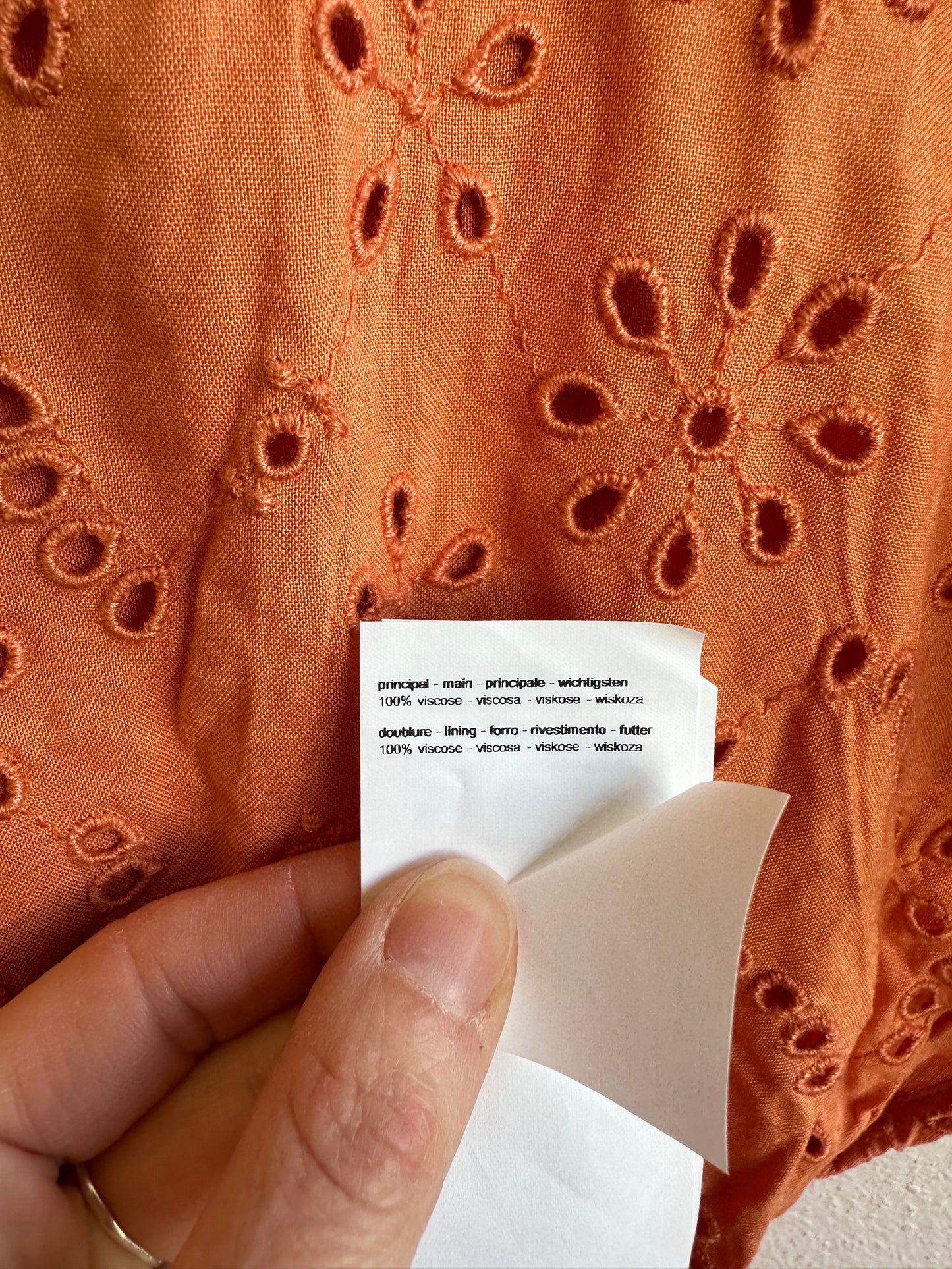 Robe orange en broderie anglaise T.36