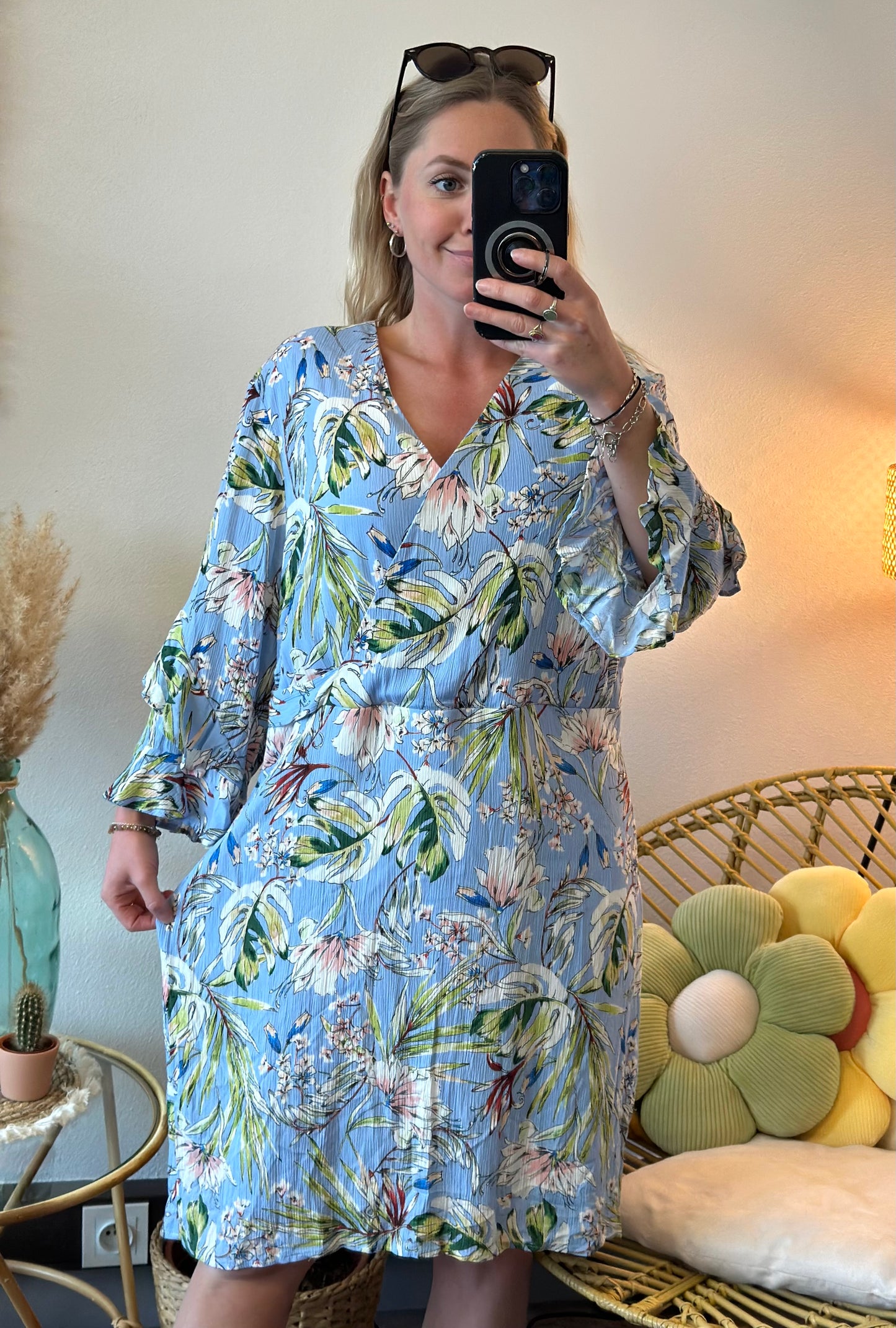 Robe bleu clair à motifs fleuris T.42