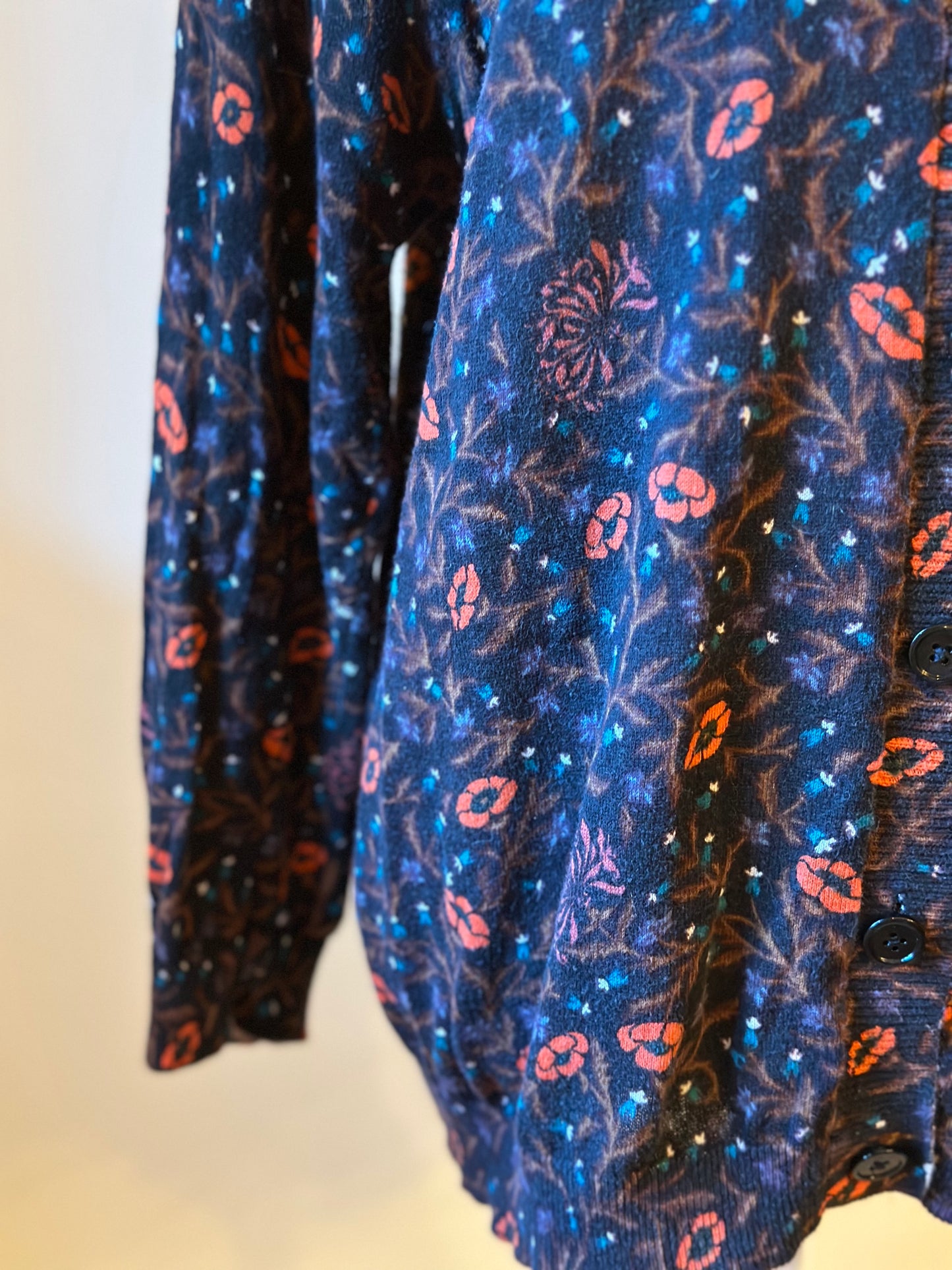 Cardigan fin à motifs fleuris T.44
