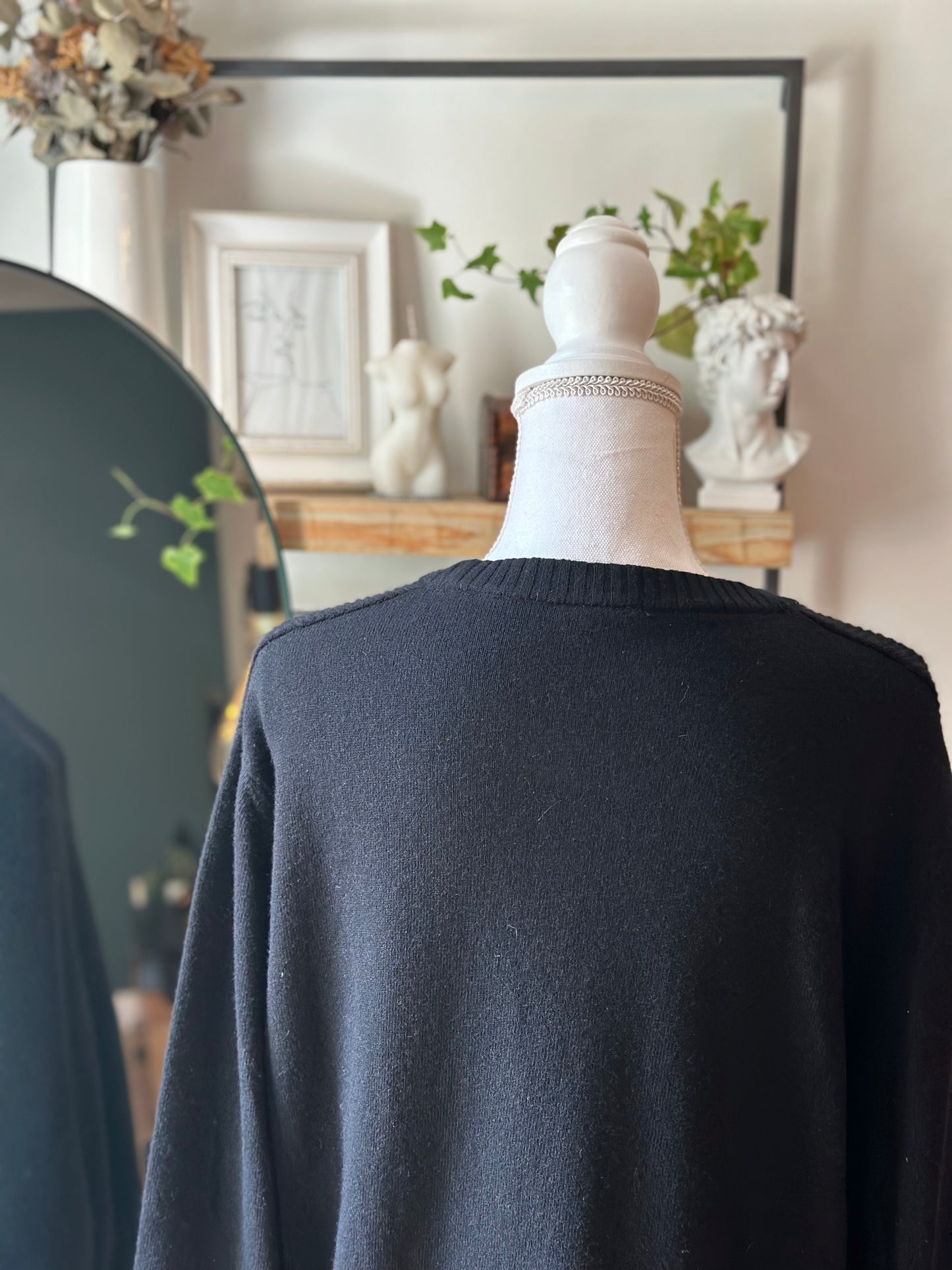Pull noir en laine logo brodé T.42