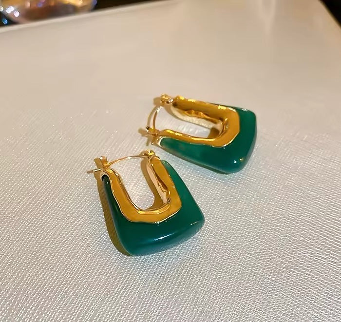 Boucles d’oreilles créoles dorées en acier inoxydable et résine verte