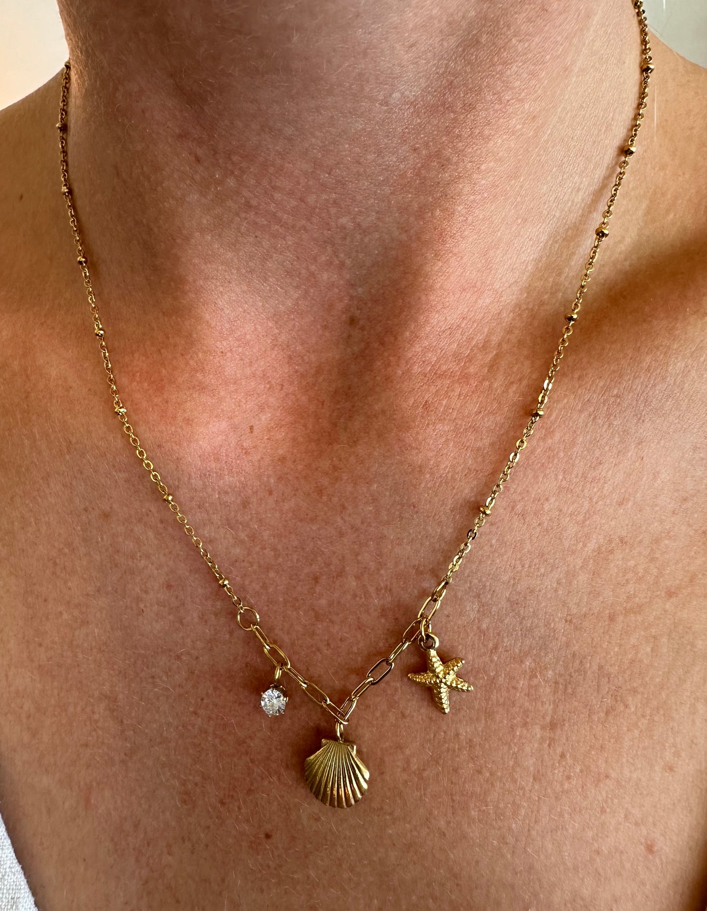 Collier doré en acier inoxydable avec pendentifs coquillages