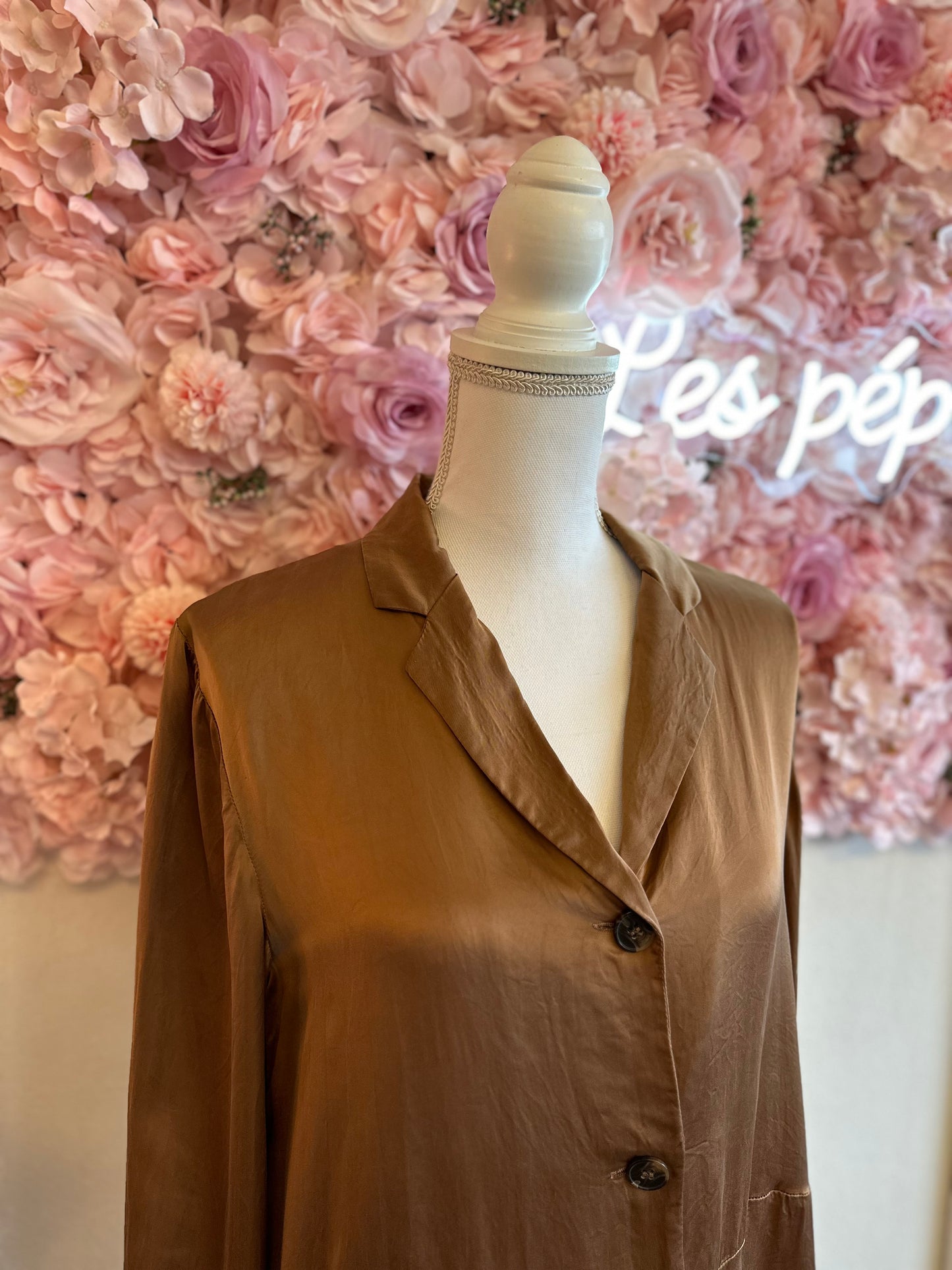 Chemise oversize en satin effet soie couleur chocolat T.U