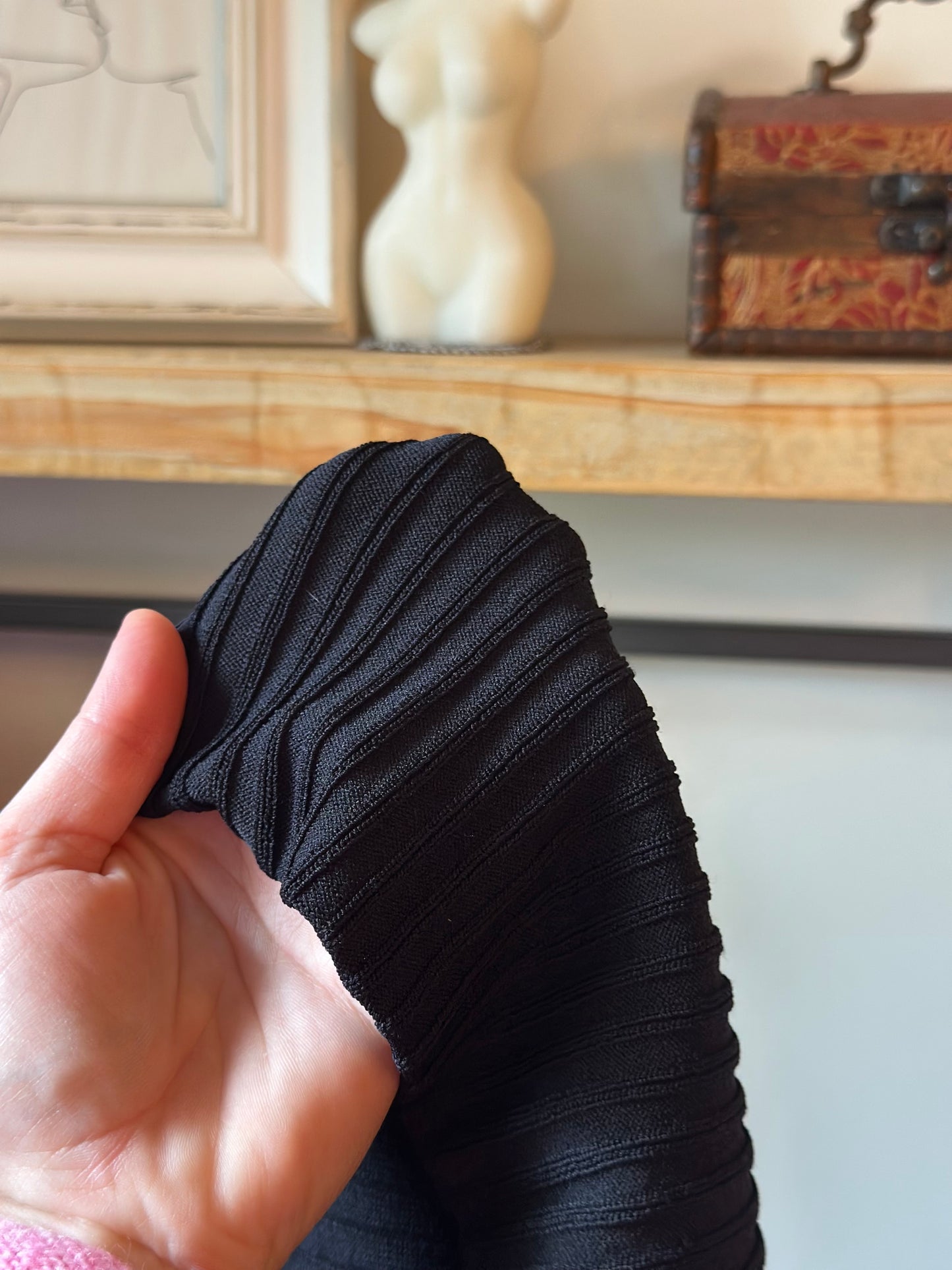 Robe en maille côtelée bicolore à volants T.38