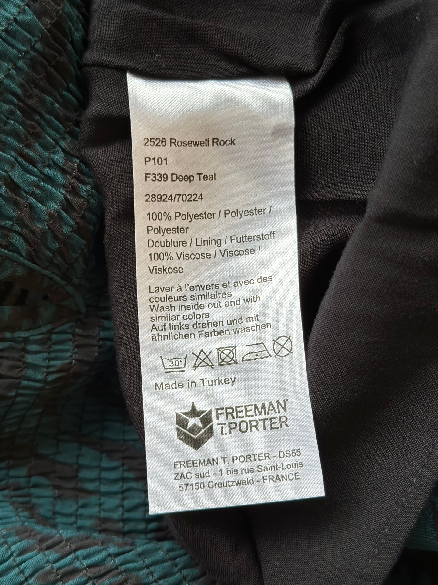 Robe fluide verte et noire à motifs neuve T.42