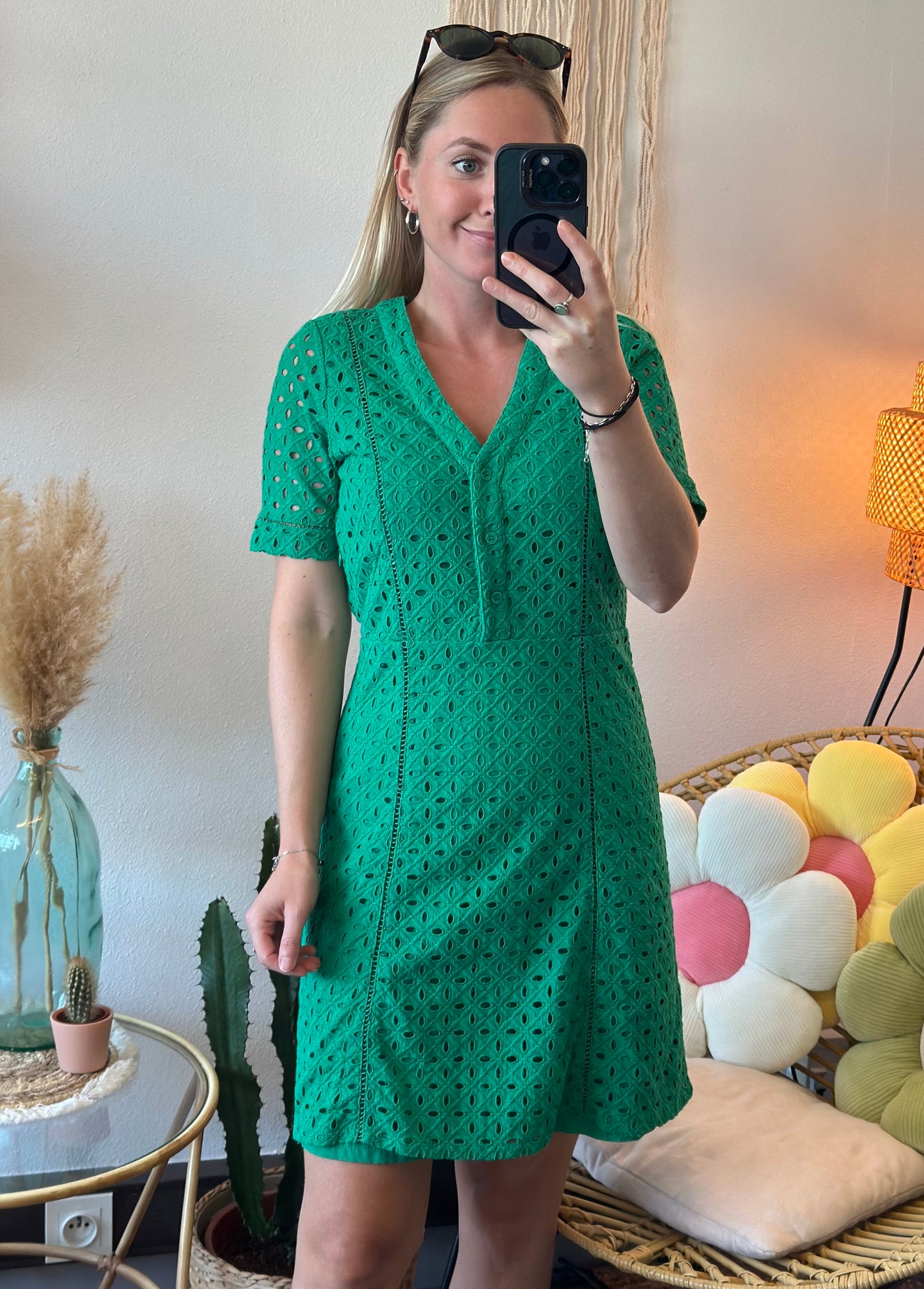 Robe midi verte en broderie anglaise, T.36