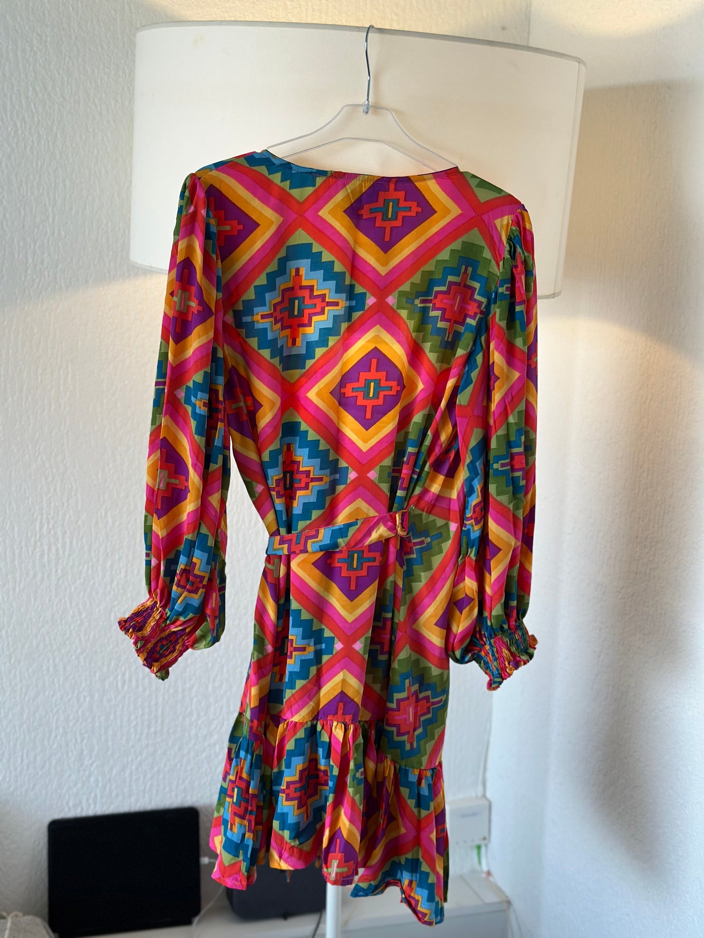 Robe portefeuille à motifs colorés neuve T.U