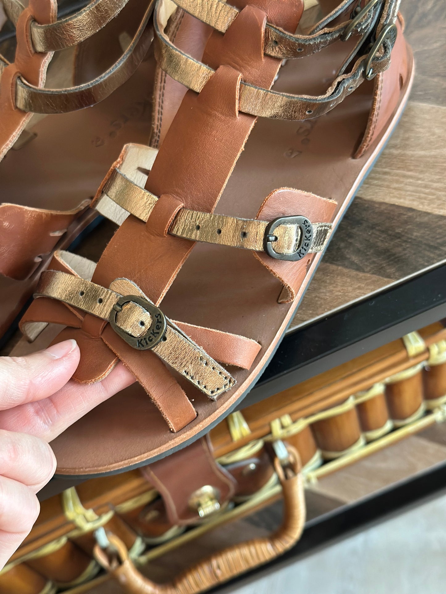 Sandales spartiates cuir camel et doré T.37