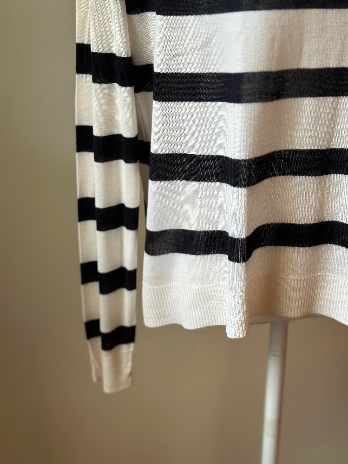 Pull fin marinière blanc et noir en maille T.36