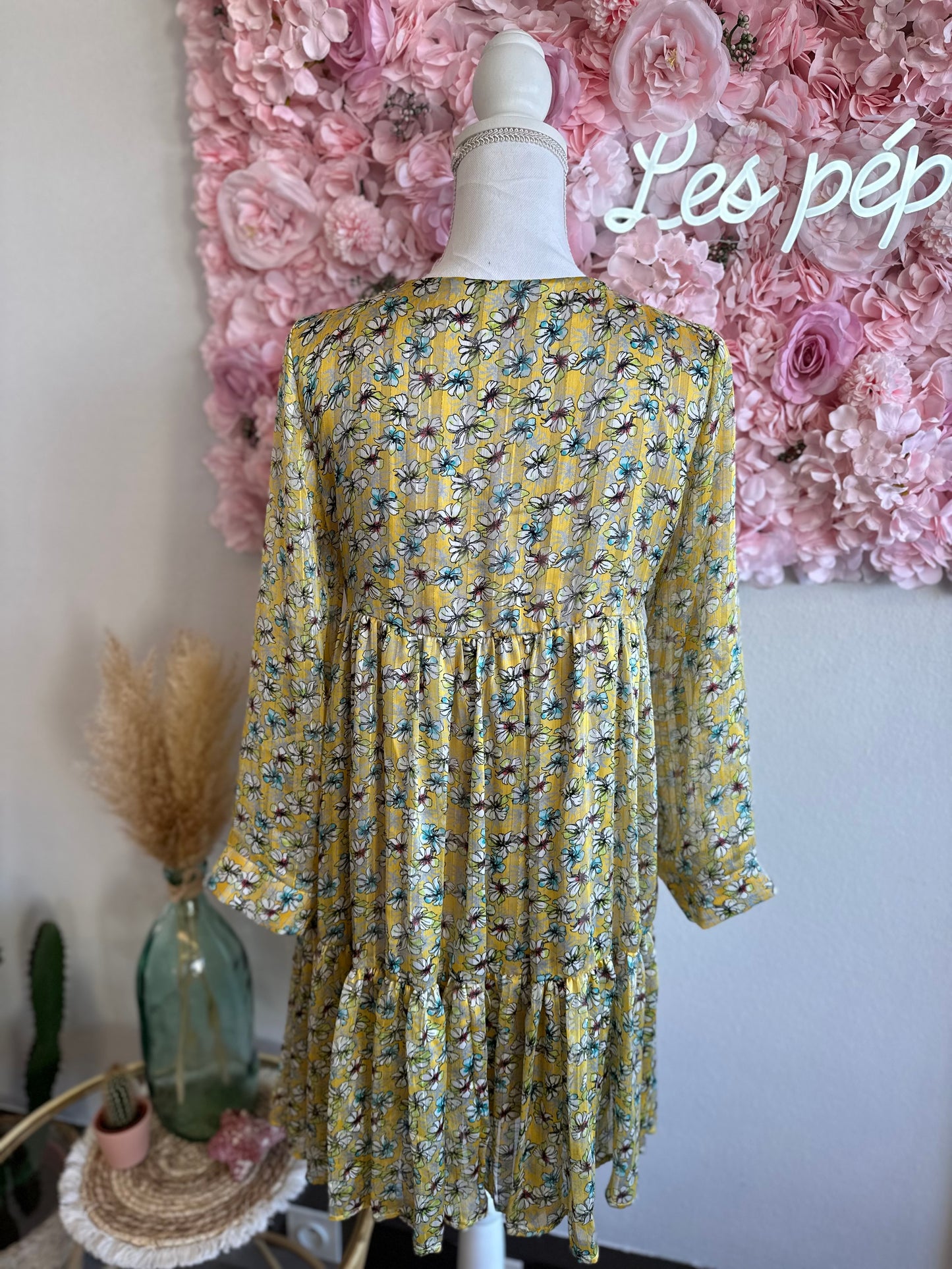 Robe fluide imprimée jaune à motifs fleuris et fil lurex argenté, T.36