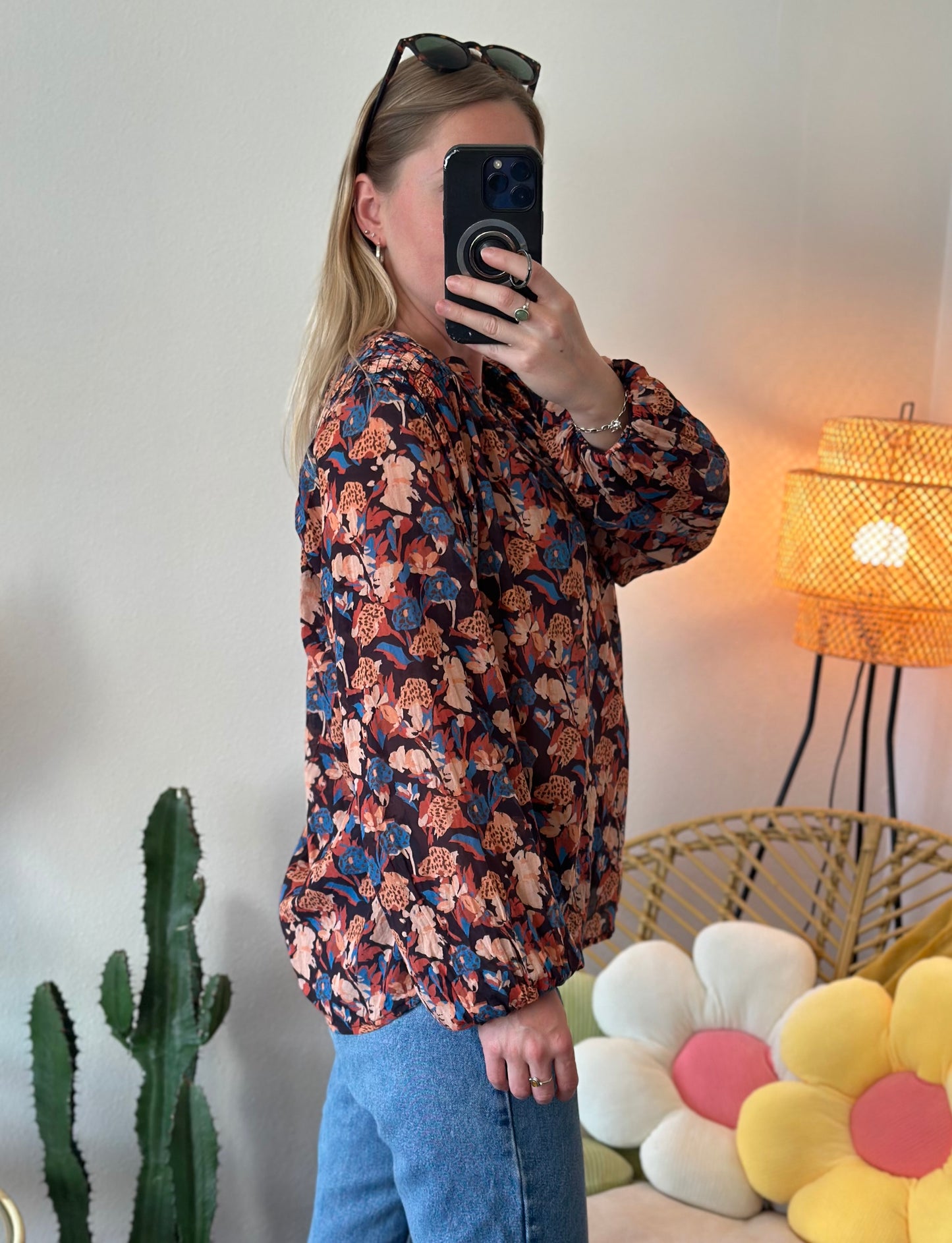 Belle blouse coupe ample motifs fleuris colorée T.40