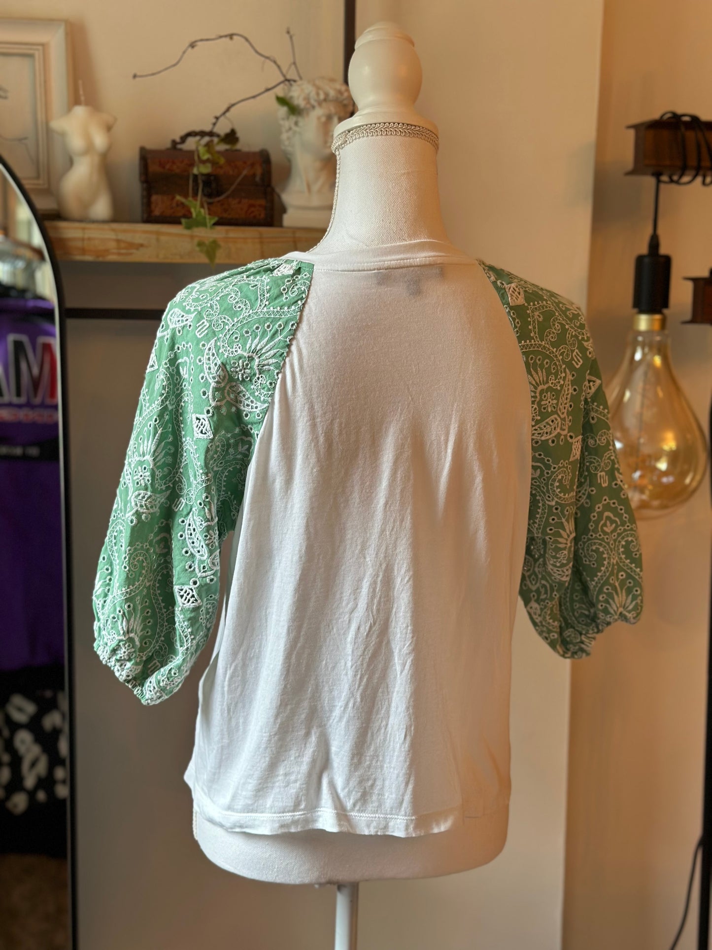 T-shirt manches bouffantes broderie vert T.36/38