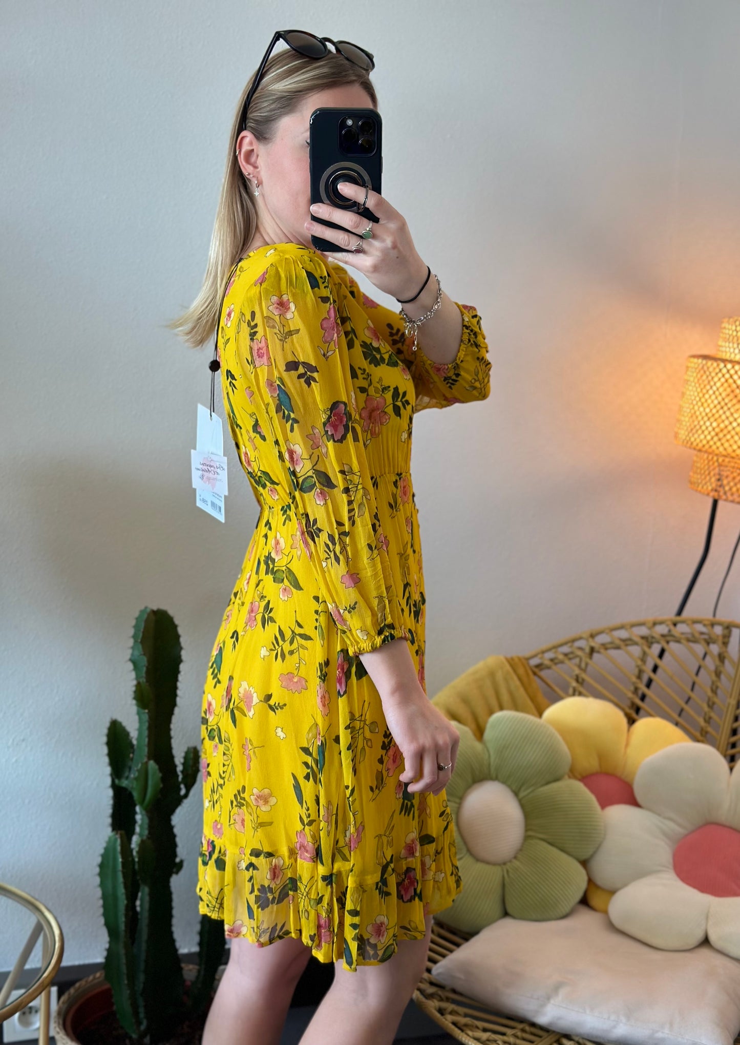 Belle robe jaune à fleurs T.36 neuve