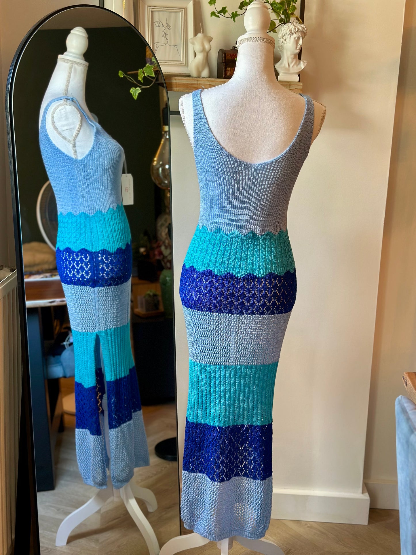 Robe longue maille bleue neuve T.U