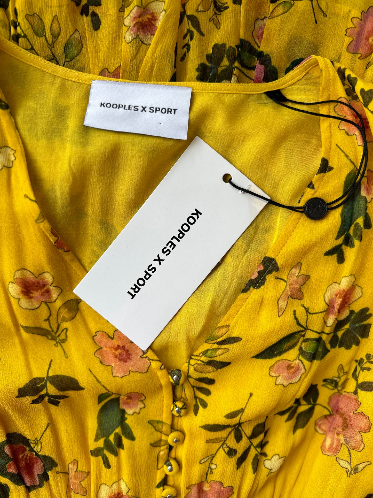 Belle robe jaune à fleurs T.36 neuve