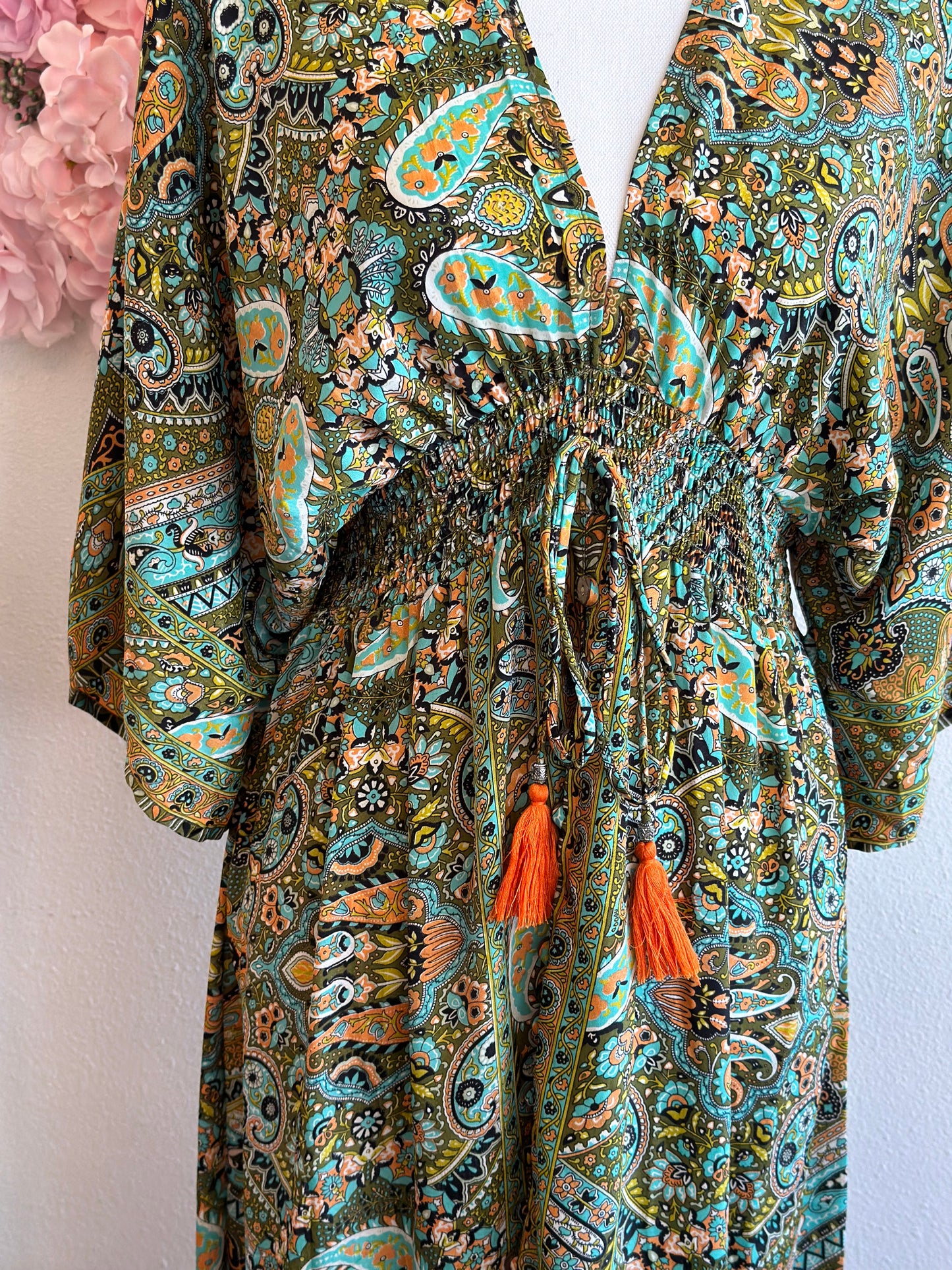 Robe longue bohème verte avec motifs fleuris et paisley, T.U