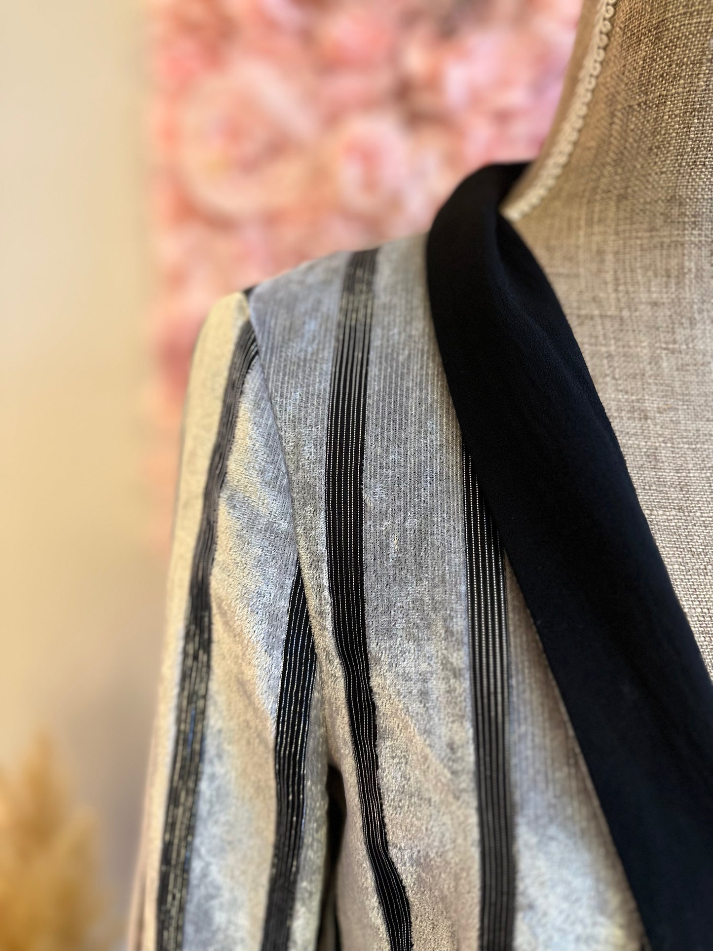 Veste de blazer en velours, rayures noires et grises argentées, T.38