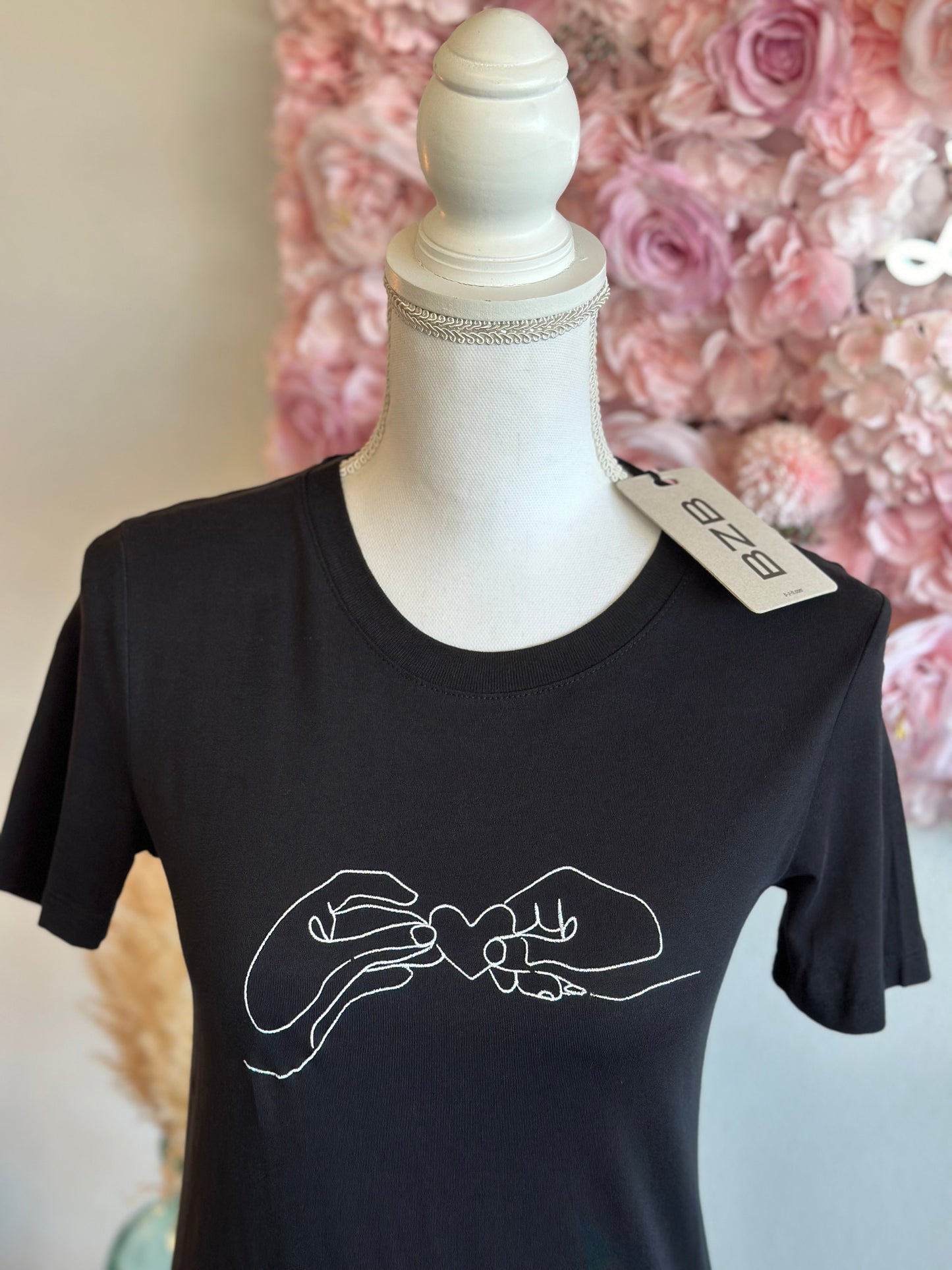 T-shirt noir avec broderie blanche, T.34 neuf